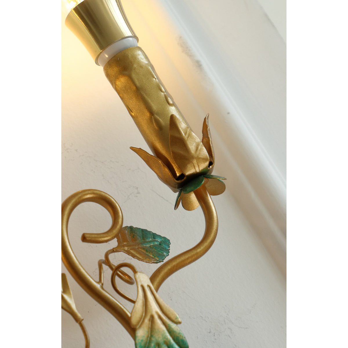 Mechini Wall Lamp - Hand-Forged Floral Vines & Ceramic Roses Wall Sconce