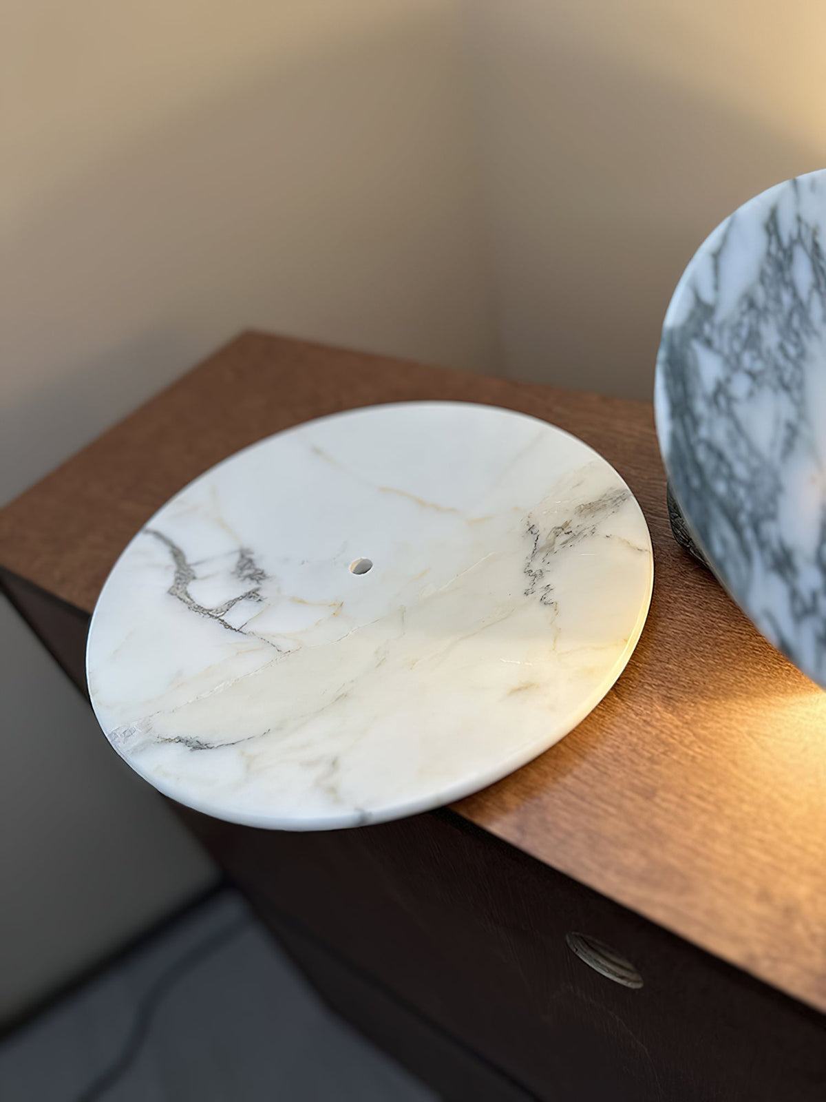 Calacatta Marble Wall Lamp – Minimalist Circular White Marble & Chrome LED Sconce