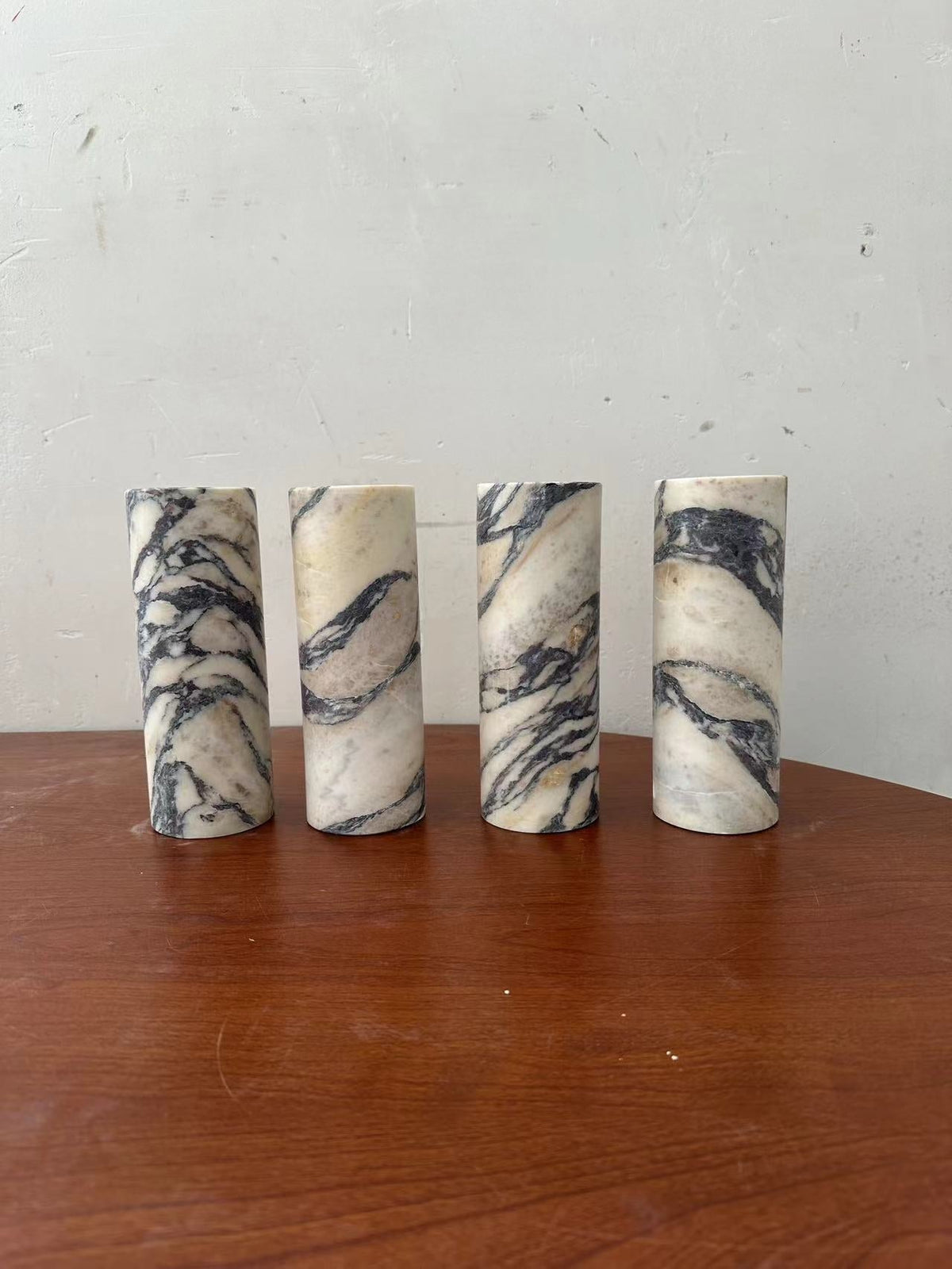 Calla Wall Lamp – Natural Marble Cylindrical Wall Sconce
