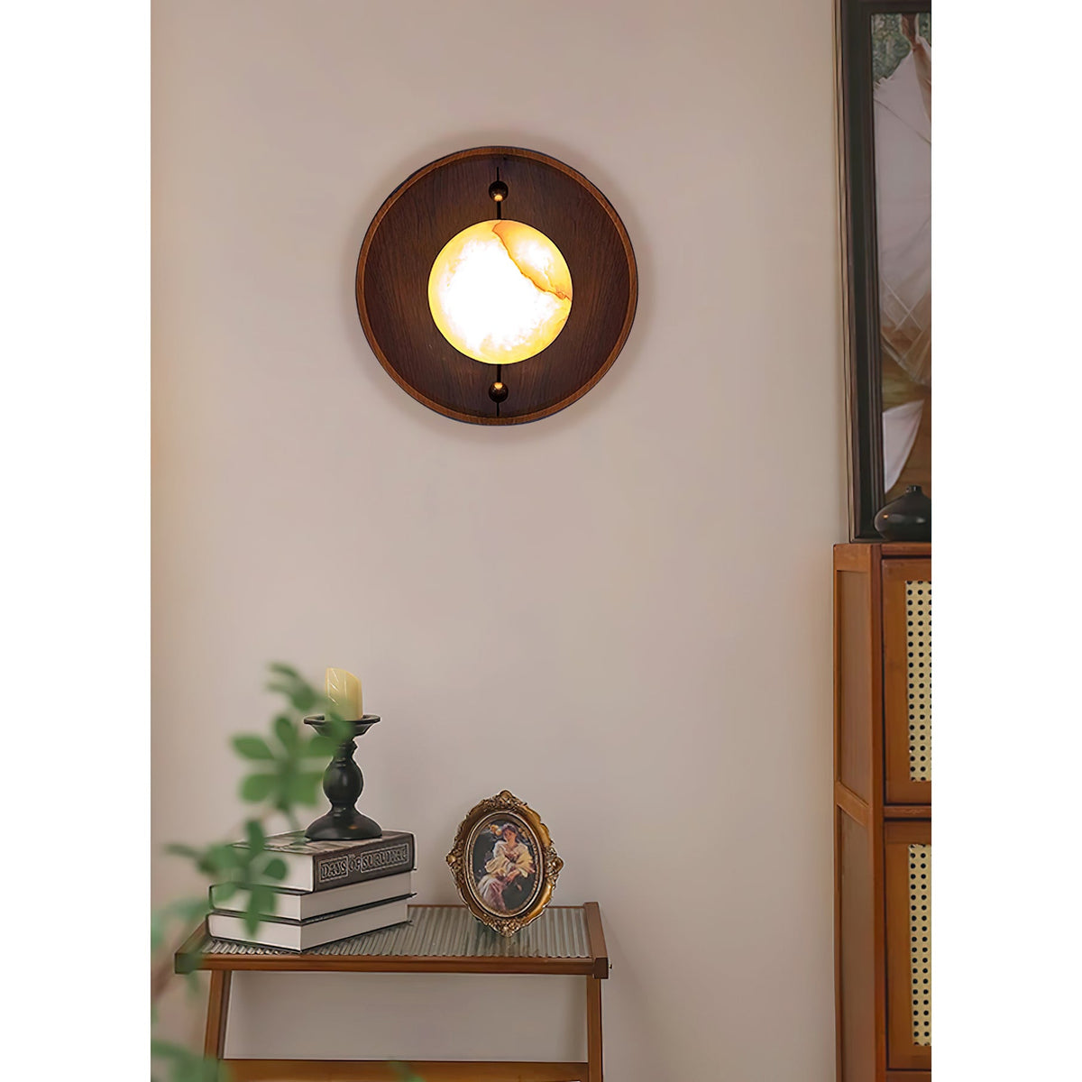 Odis Alabaster Wall Lamp - Minimalist Rolled-Edge Frame & Natural Stone Sconce