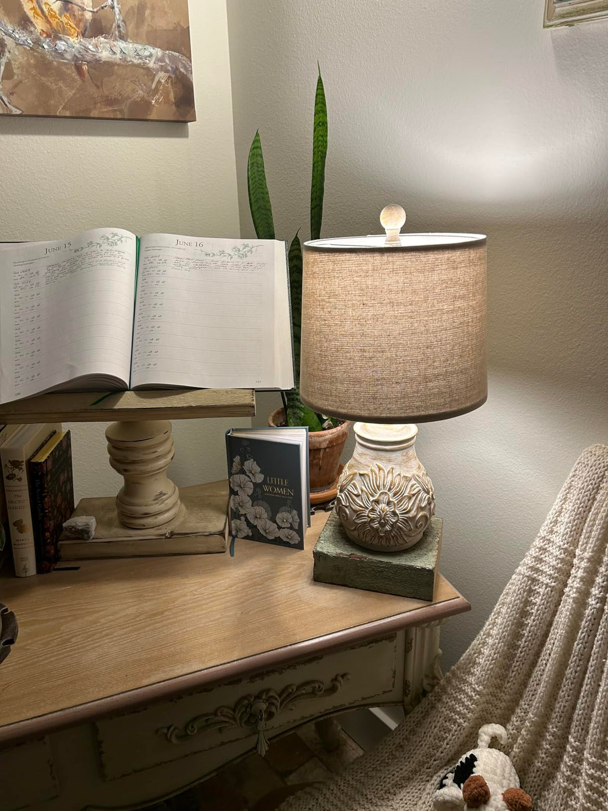 Oneach Retro Table Lamp - Hand-Carved Floral Wood Base & Fabric Shade