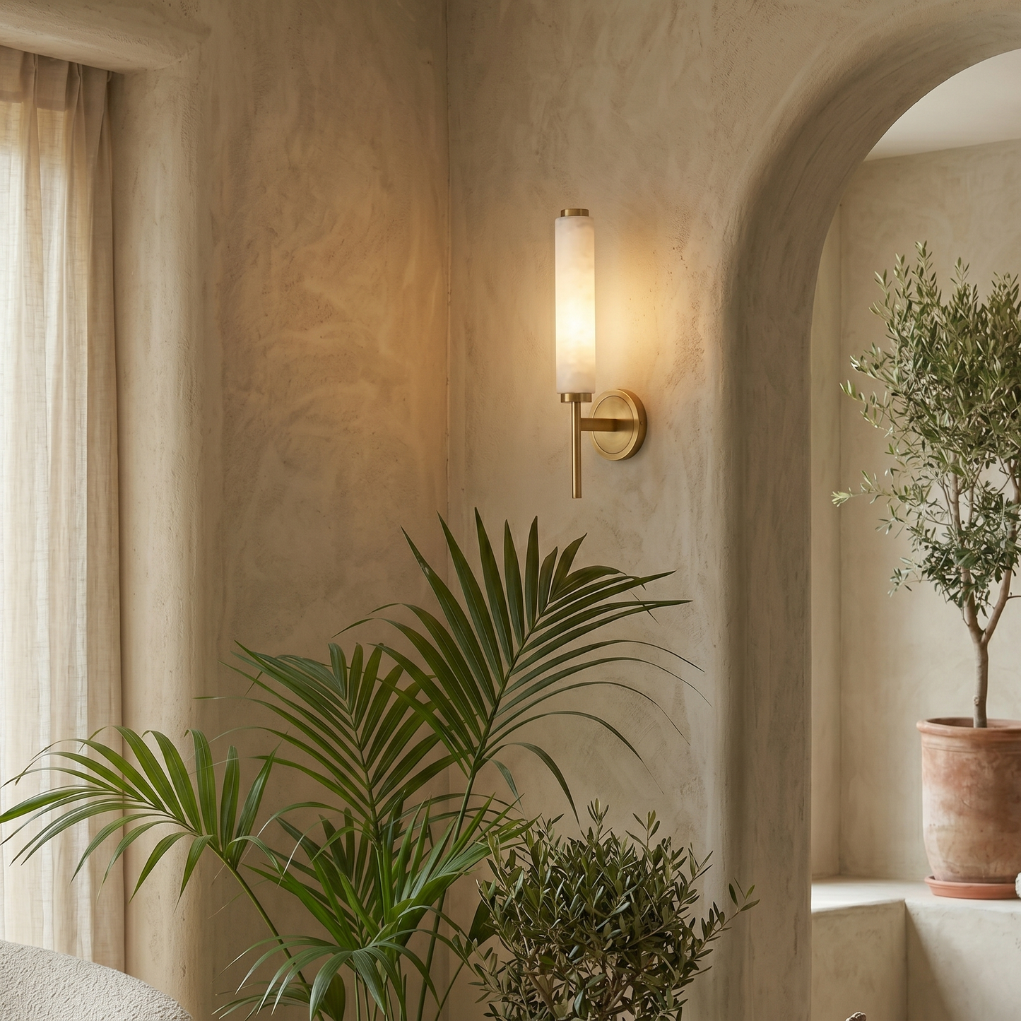 Brindisi Alabaster Wall Lamp - Modern Brass & Natural Stone Vertical Sconce