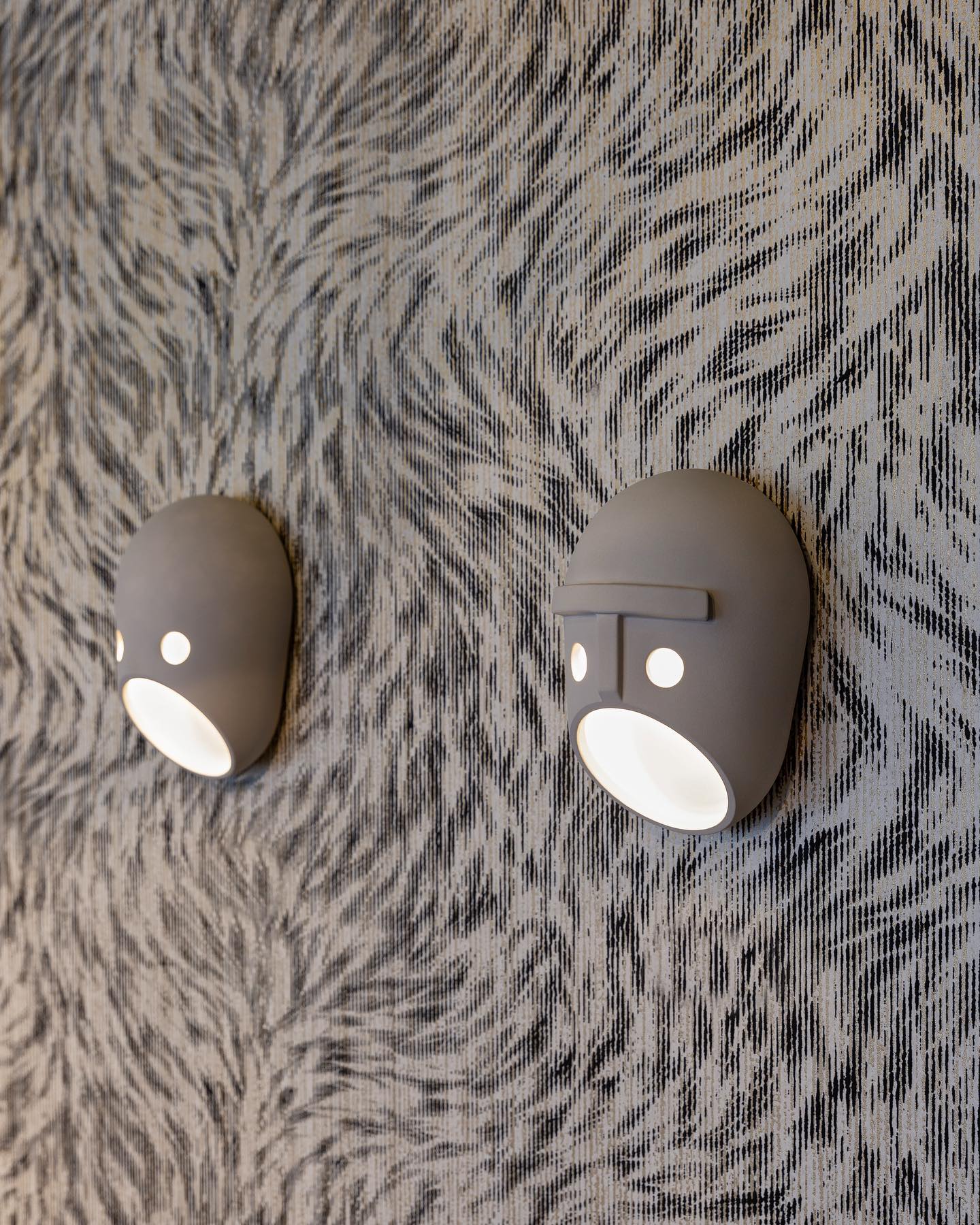 Party Wall Lamp - Surrealist Resin Face Sconce | Character Portrait Wall Light