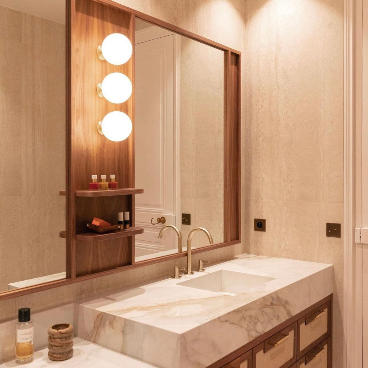 Planette Alabaster Wall Lamp - Solid Stone Globe Sconce & Brass