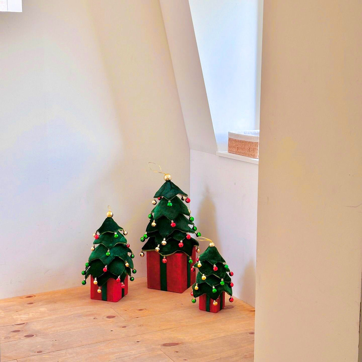 Retractable Xmas Tree Gift Lamp - Collapsible LED Festive Decor