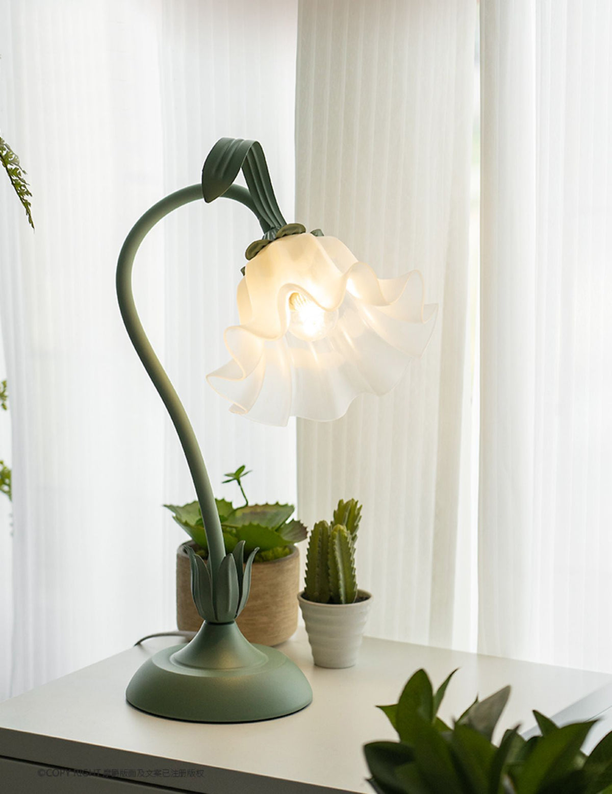 Romantic Flower Table Lamp - Glass Flower Shade Nightstand Light