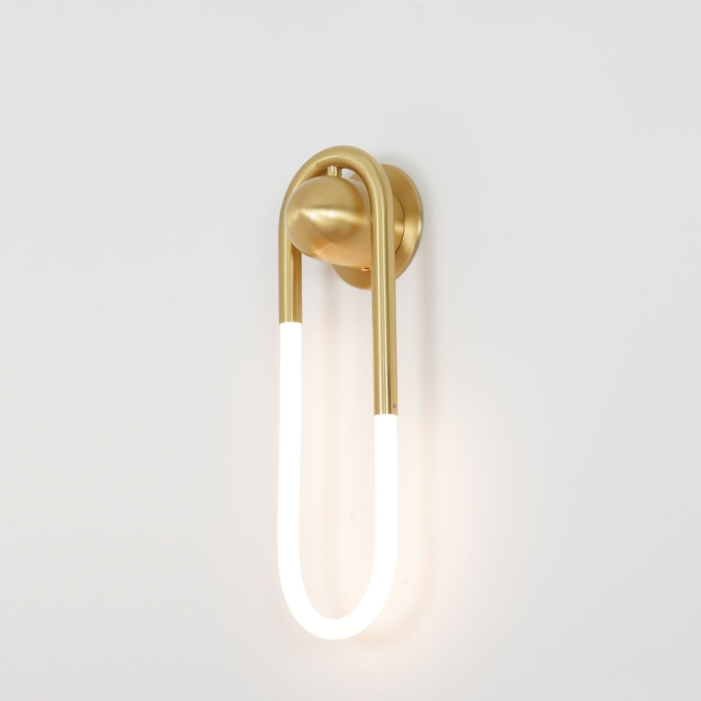 Rudi Loop Wall Lamp - Minimalist Hand-Bent Brass LED Sconce | Geometric Fluid Art Light