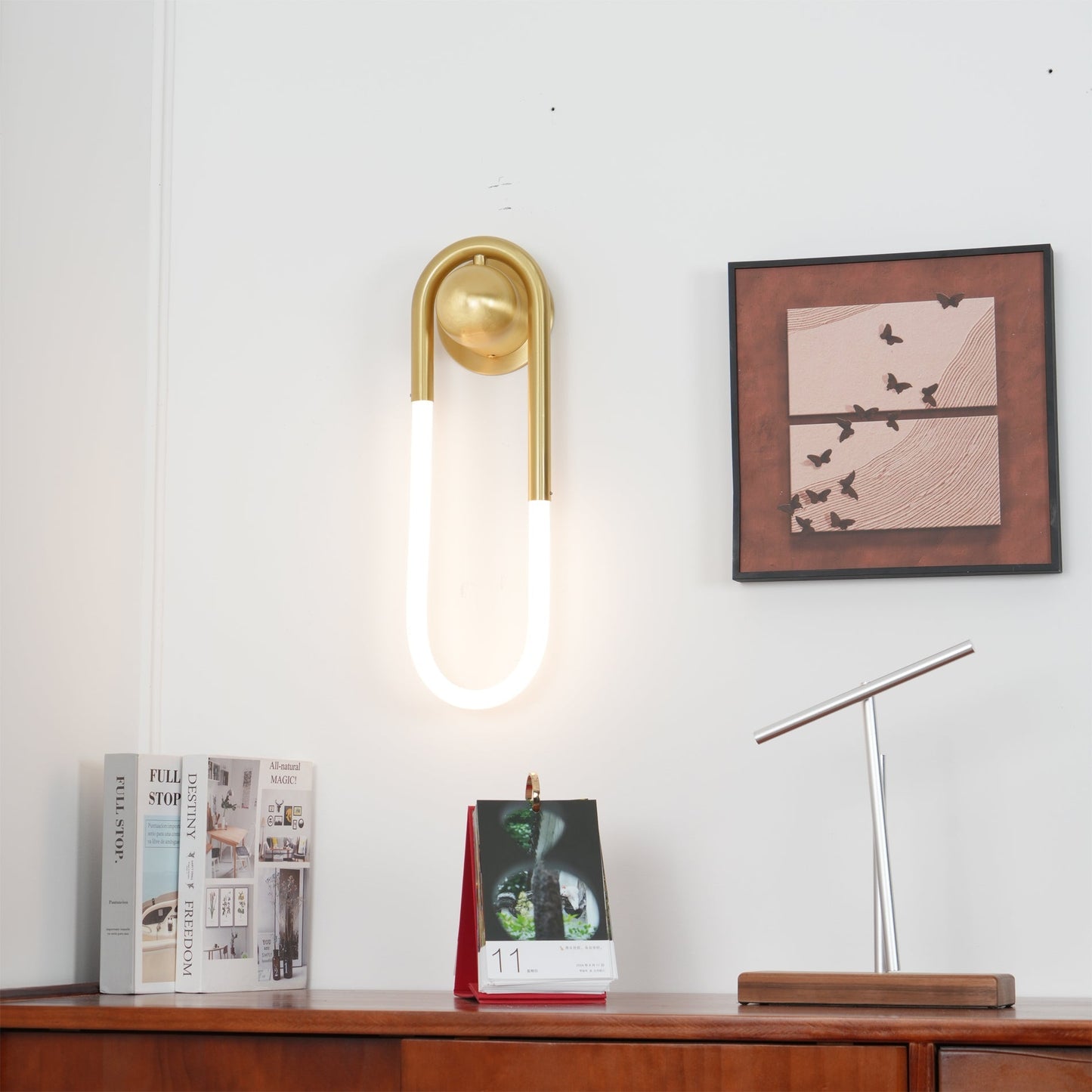 Rudi Loop Wall Lamp - Minimalist Hand-Bent Brass LED Sconce | Geometric Fluid Art Light