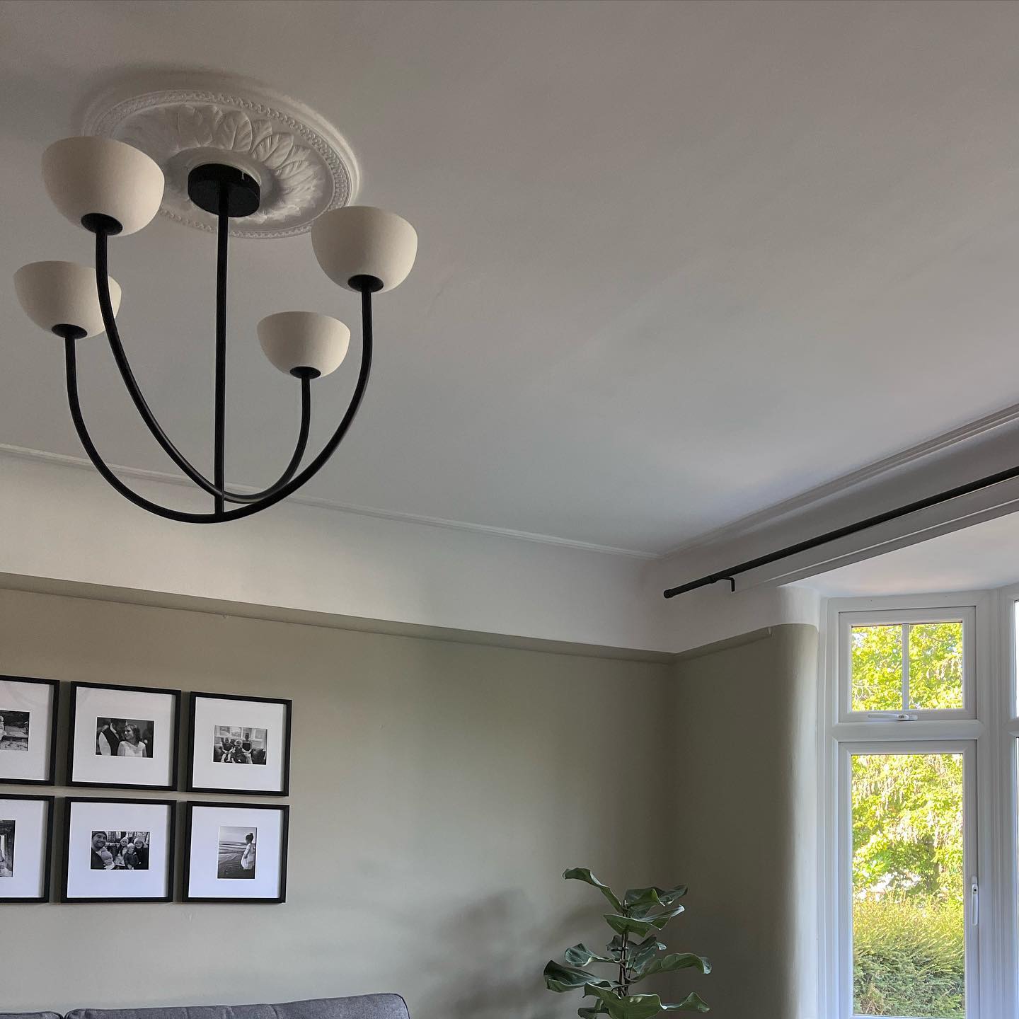 Ruzo Chandelier - Minimalist 4-Light Porcelain & Brass Pendant | Monochrome Designer Chandelier
