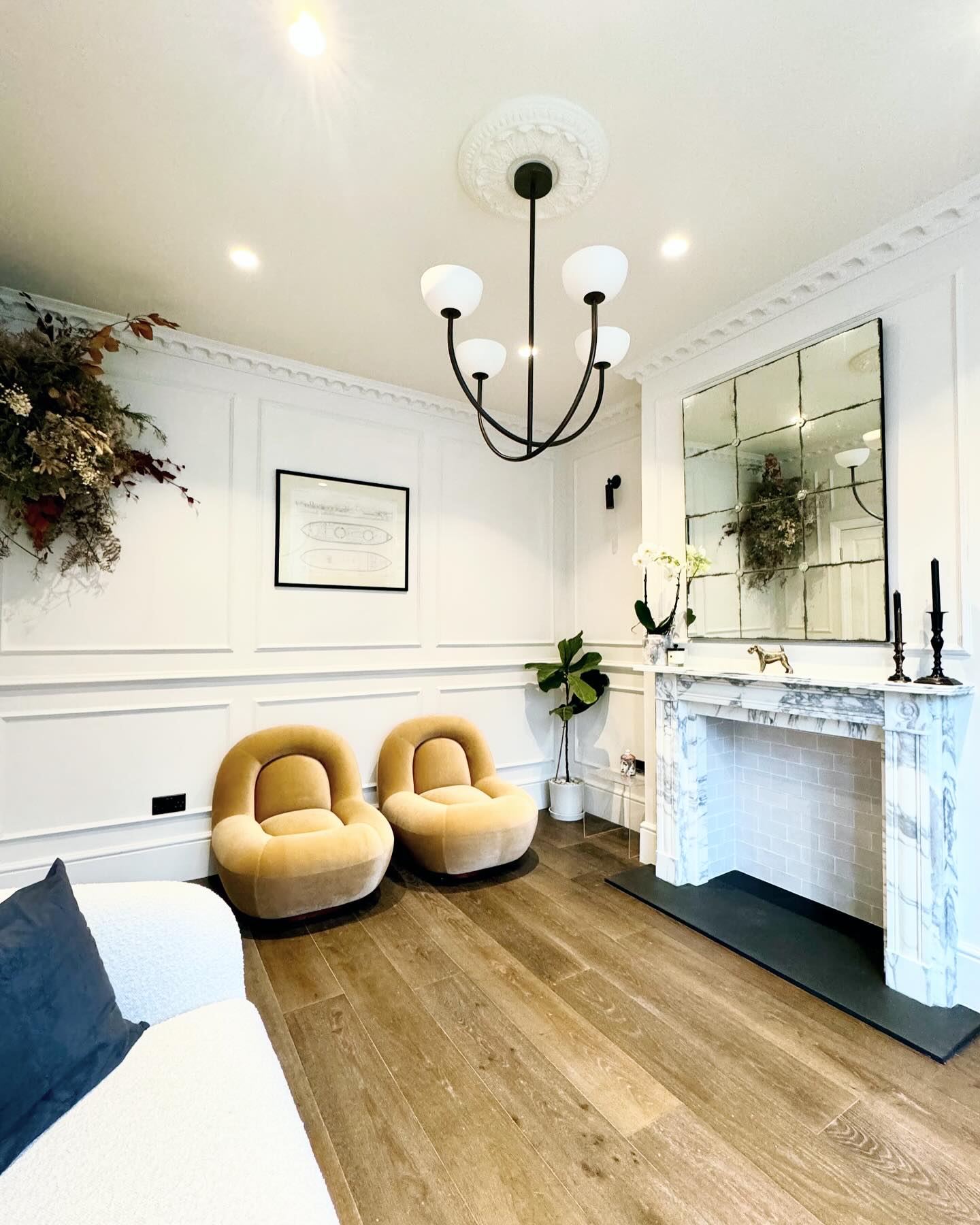 Ruzo Chandelier - Minimalist 4-Light Porcelain & Brass Pendant | Monochrome Designer Chandelier