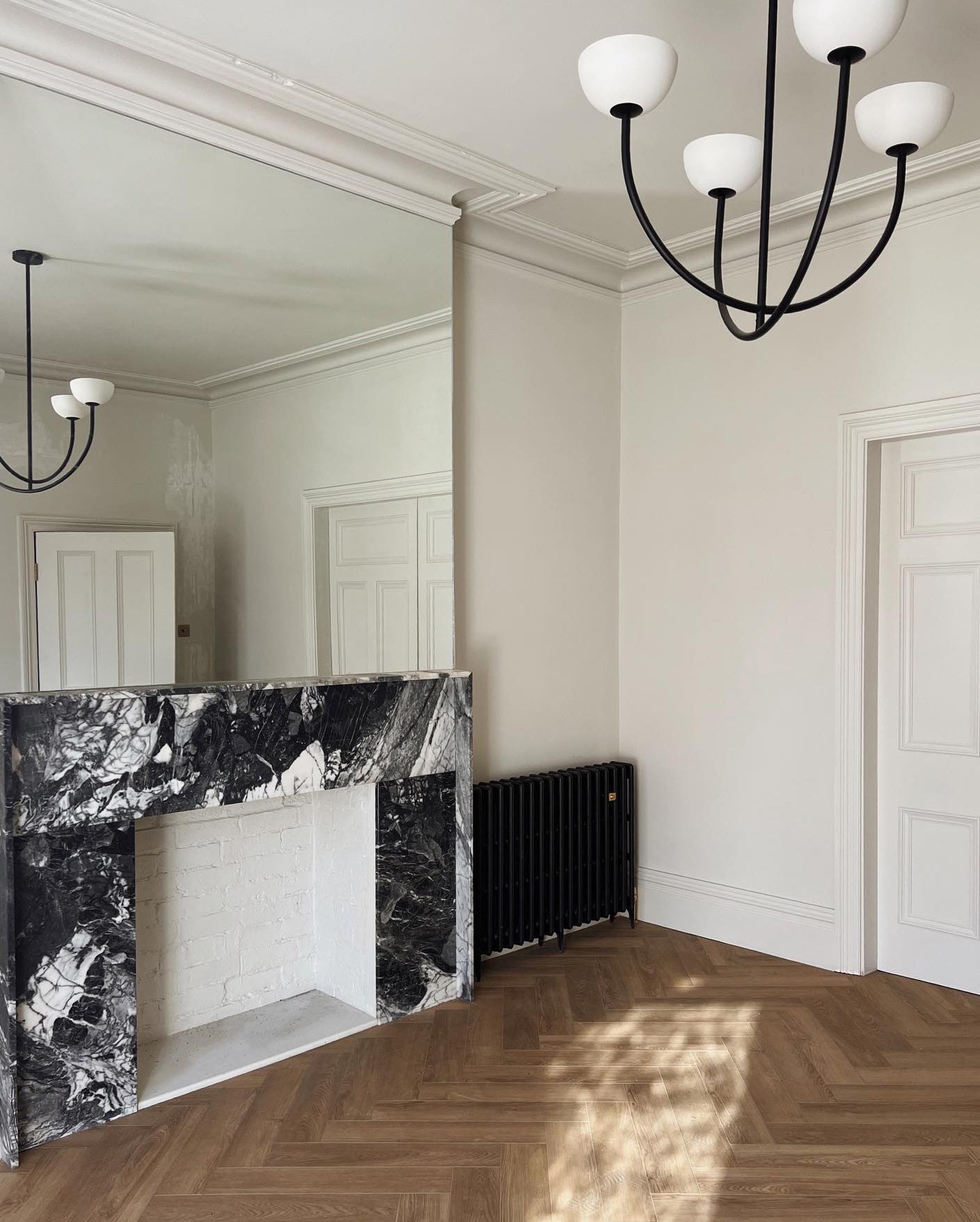 Ruzo Chandelier - Minimalist 4-Light Porcelain & Brass Pendant | Monochrome Designer Chandelier