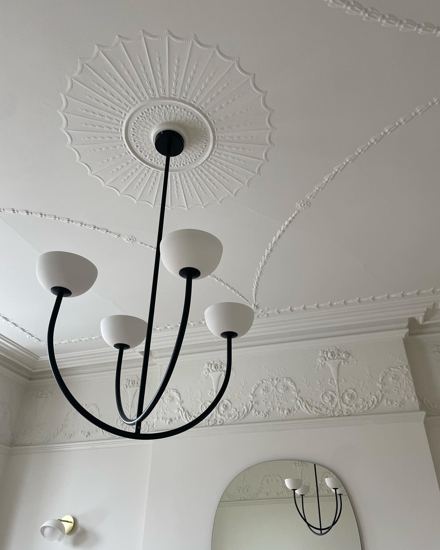 Ruzo Chandelier - Minimalist 4-Light Porcelain & Brass Pendant | Monochrome Designer Chandelier