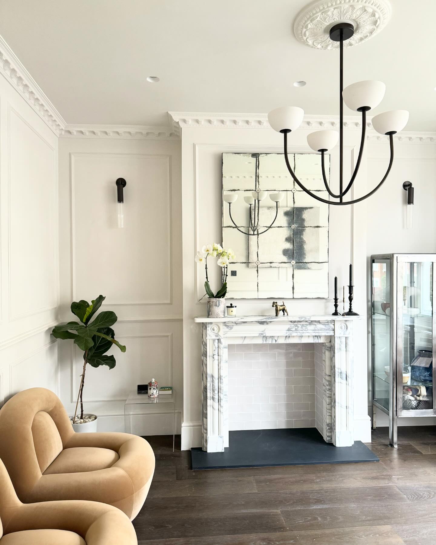 Ruzo Chandelier - Minimalist 4-Light Porcelain & Brass Pendant | Monochrome Designer Chandelier