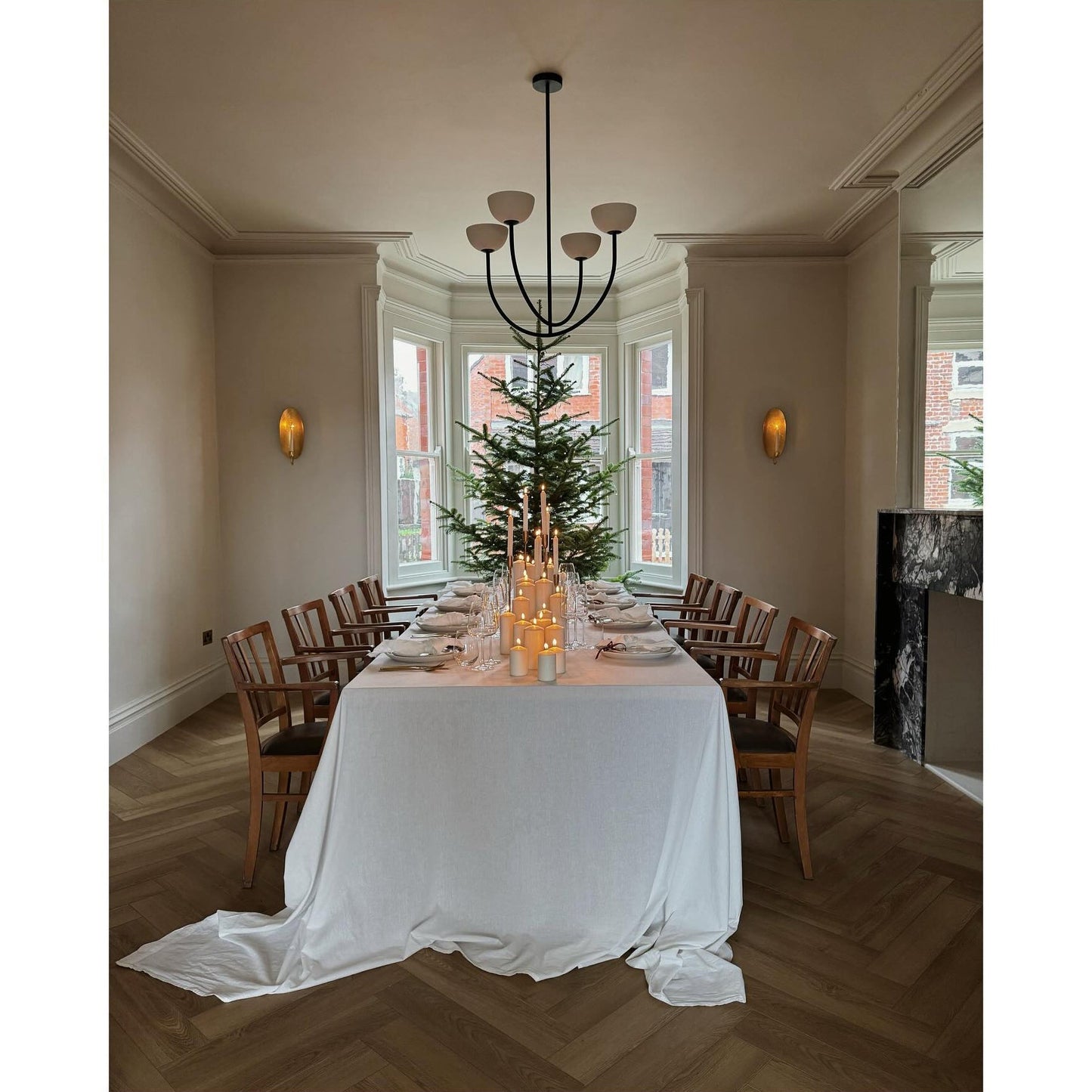 Ruzo Chandelier - Minimalist 4-Light Porcelain & Brass Pendant | Monochrome Designer Chandelier