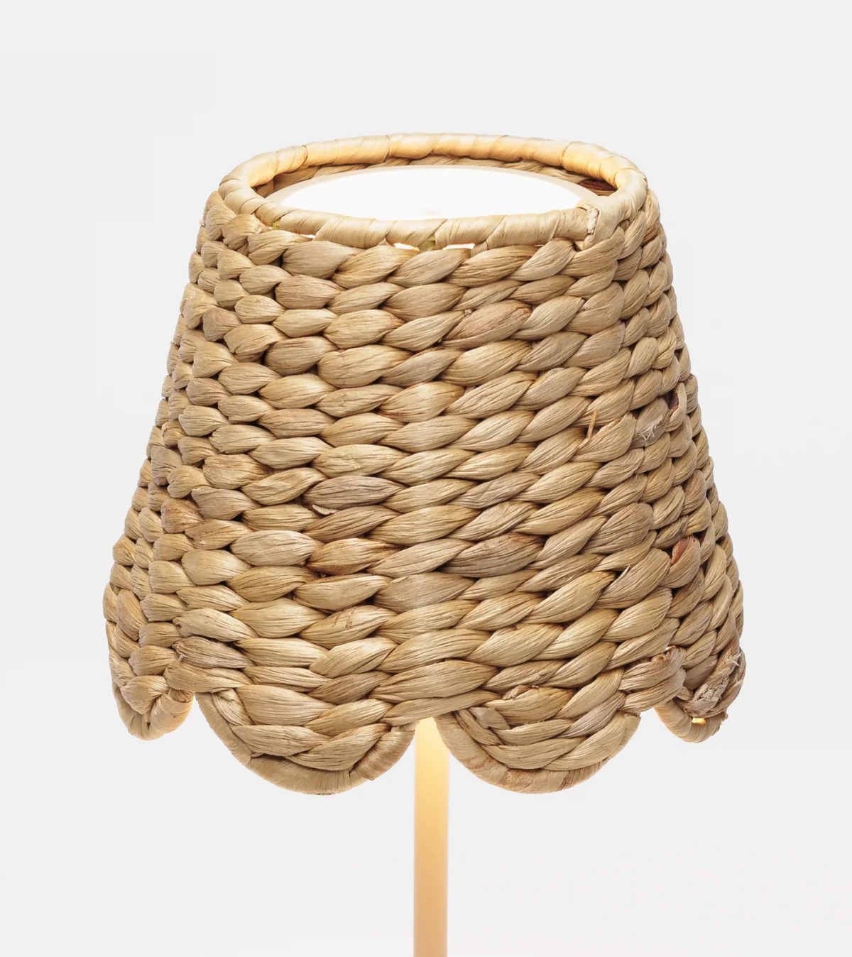 Scalloped Water Hyacinth Shade – Handwoven Natural Wicker Accessory Shade