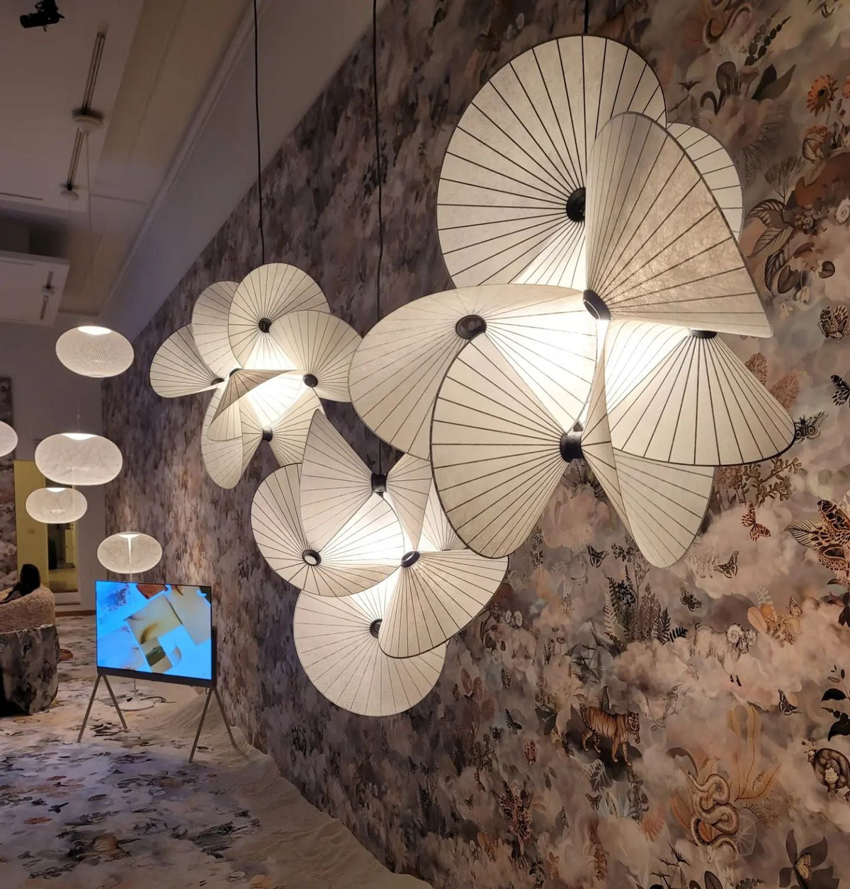 Serpentine Pendant Light - Twisted Fabric & Dark Line Pendant | Modern Origami Suspension Lamp
