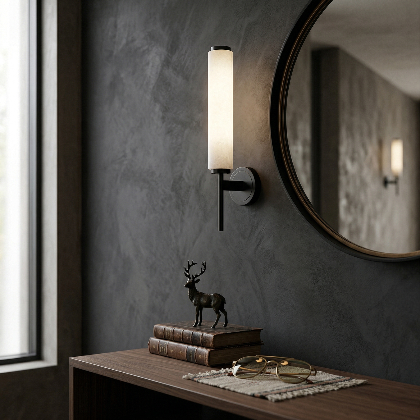 Brindisi Alabaster Wall Lamp - Modern Brass & Natural Stone Vertical Sconce