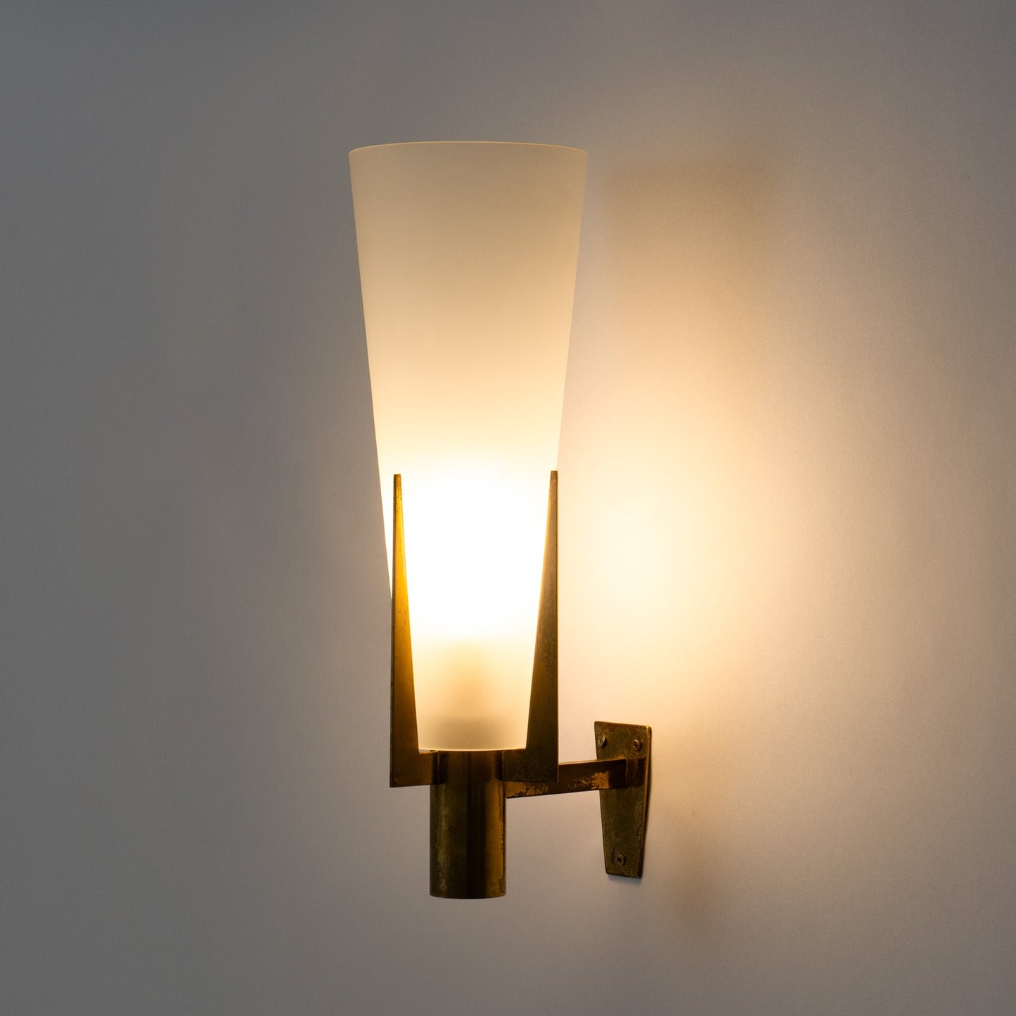 Stilnovo Wall Lamp - Antique Brass Trident Sconce | Opaque Glass Globe Wall Light