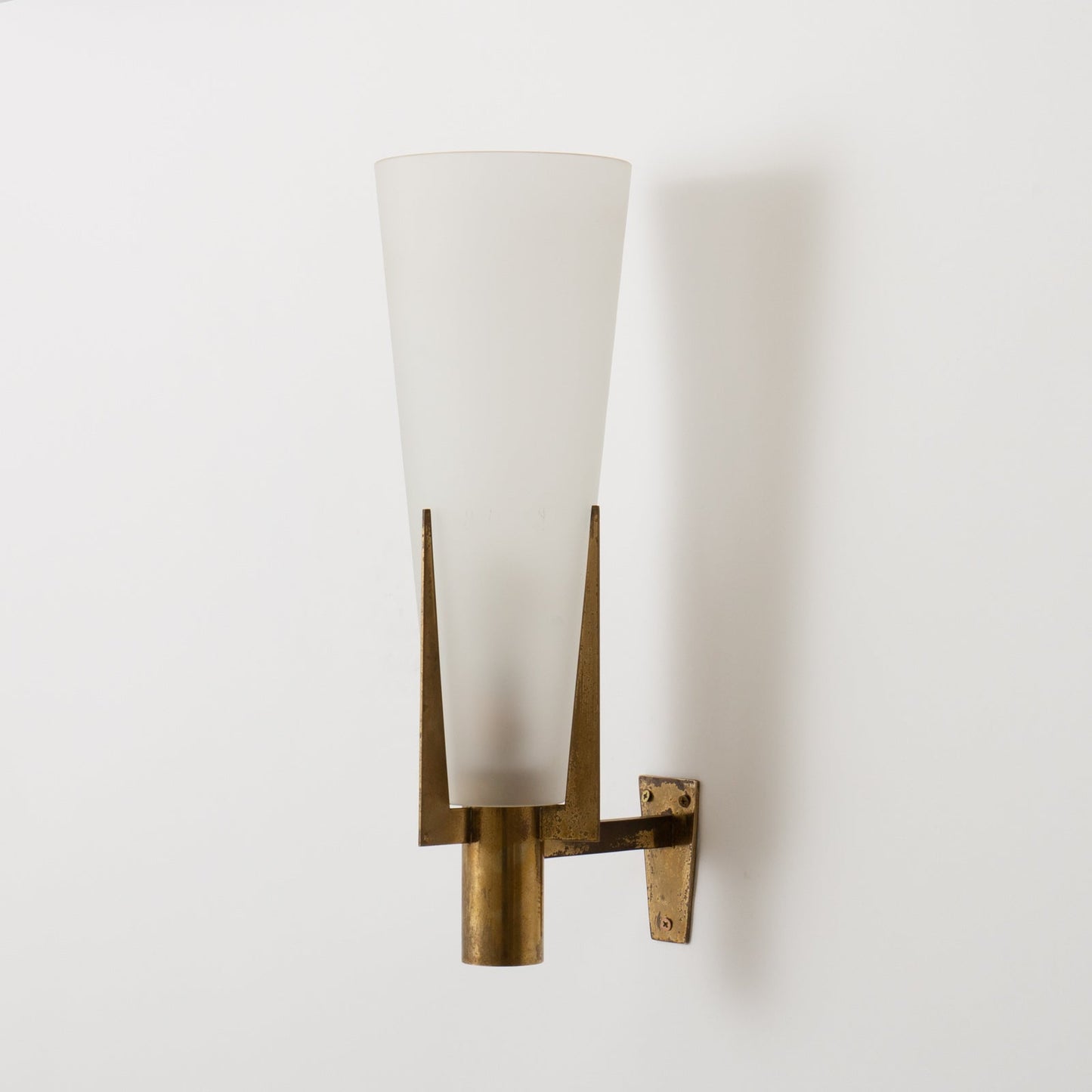 Stilnovo Wall Lamp - Antique Brass Trident Sconce | Opaque Glass Globe Wall Light