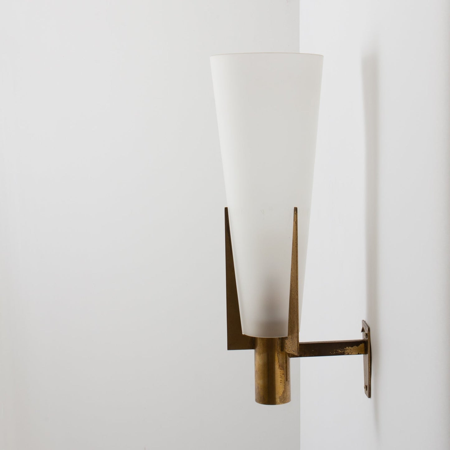 Stilnovo Wall Lamp - Antique Brass Trident Sconce | Opaque Glass Globe Wall Light