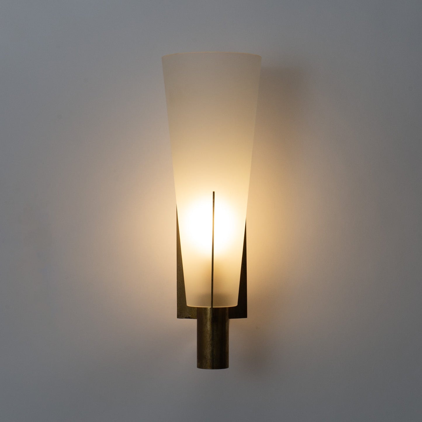Stilnovo Wall Lamp - Antique Brass Trident Sconce | Opaque Glass Globe Wall Light