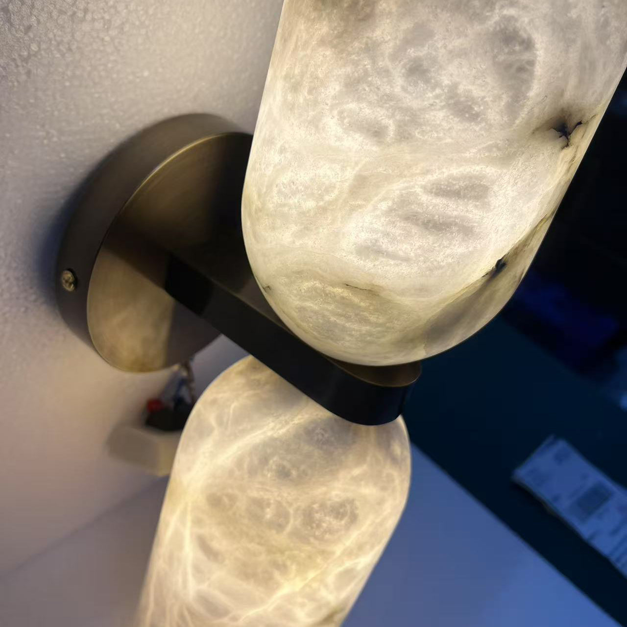 Tandem Alabaster Wall Lamp - Brass & Natural Alabaster Sconce | Modern Vertical Stone Wall Light