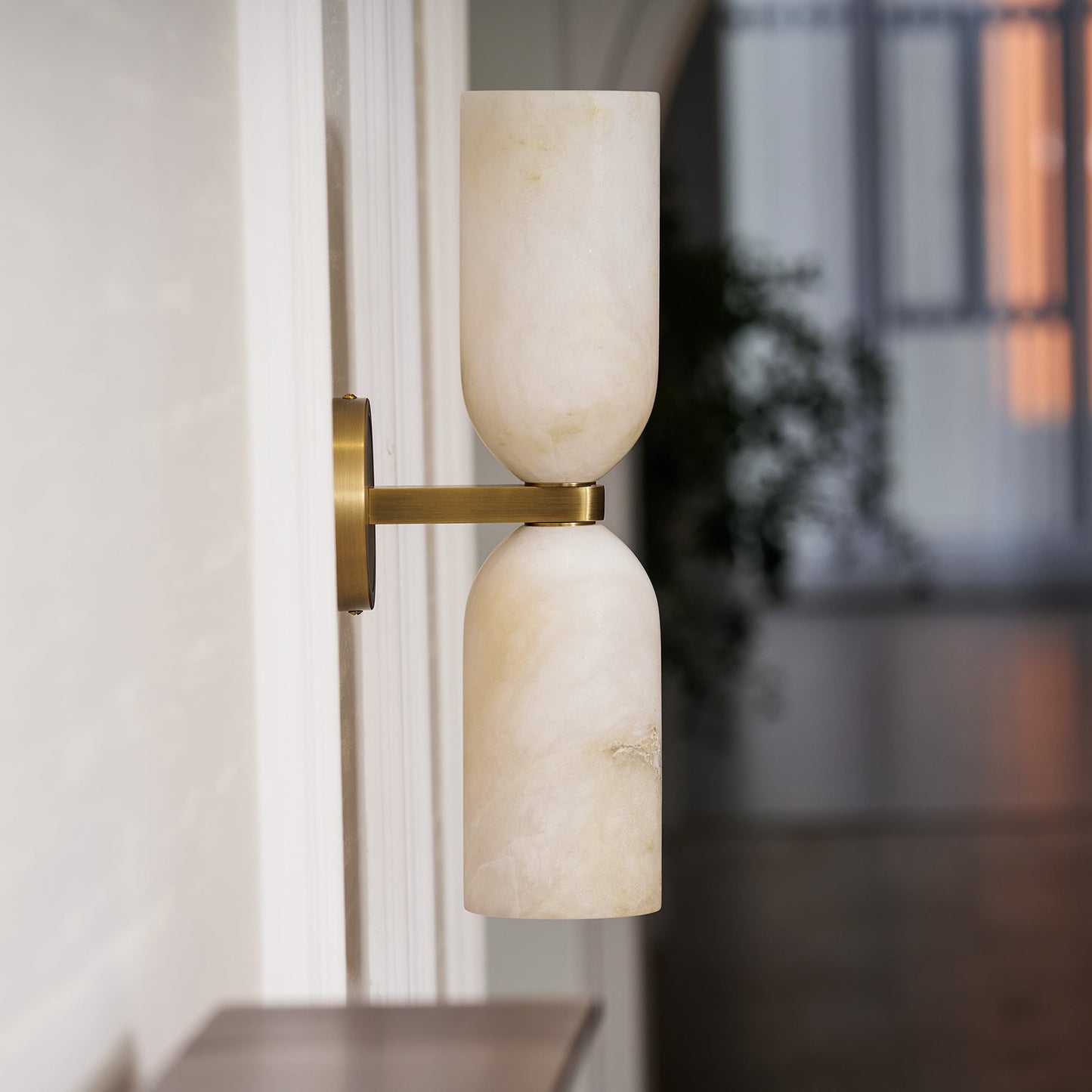 Tandem Alabaster Wall Lamp - Brass & Natural Alabaster Sconce | Modern Vertical Stone Wall Light