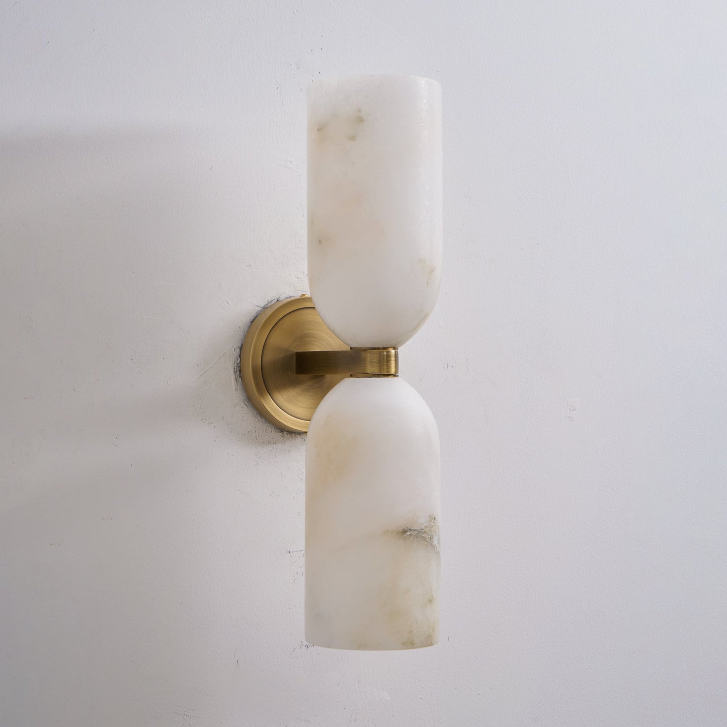 Tandem Alabaster Wall Lamp - Brass & Natural Alabaster Sconce | Modern Vertical Stone Wall Light