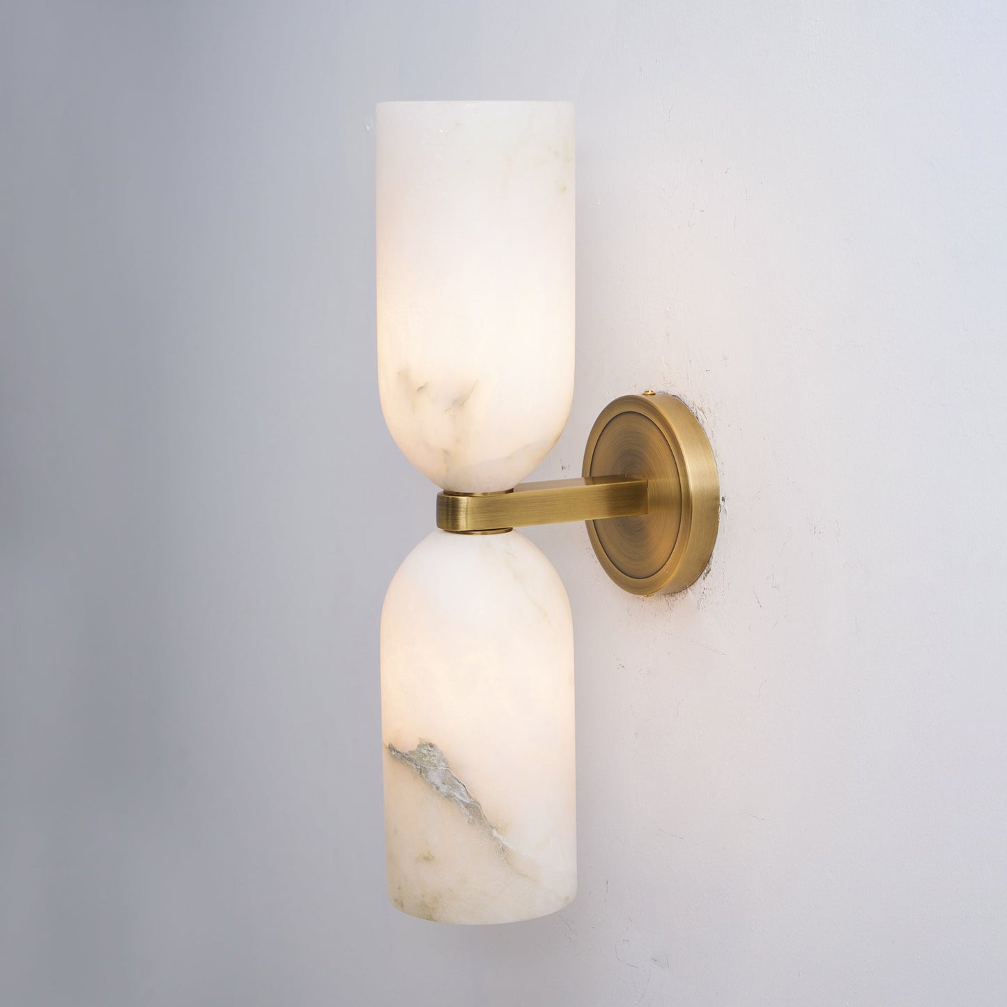 Tandem Alabaster Wall Lamp - Brass & Natural Alabaster Sconce | Modern Vertical Stone Wall Light