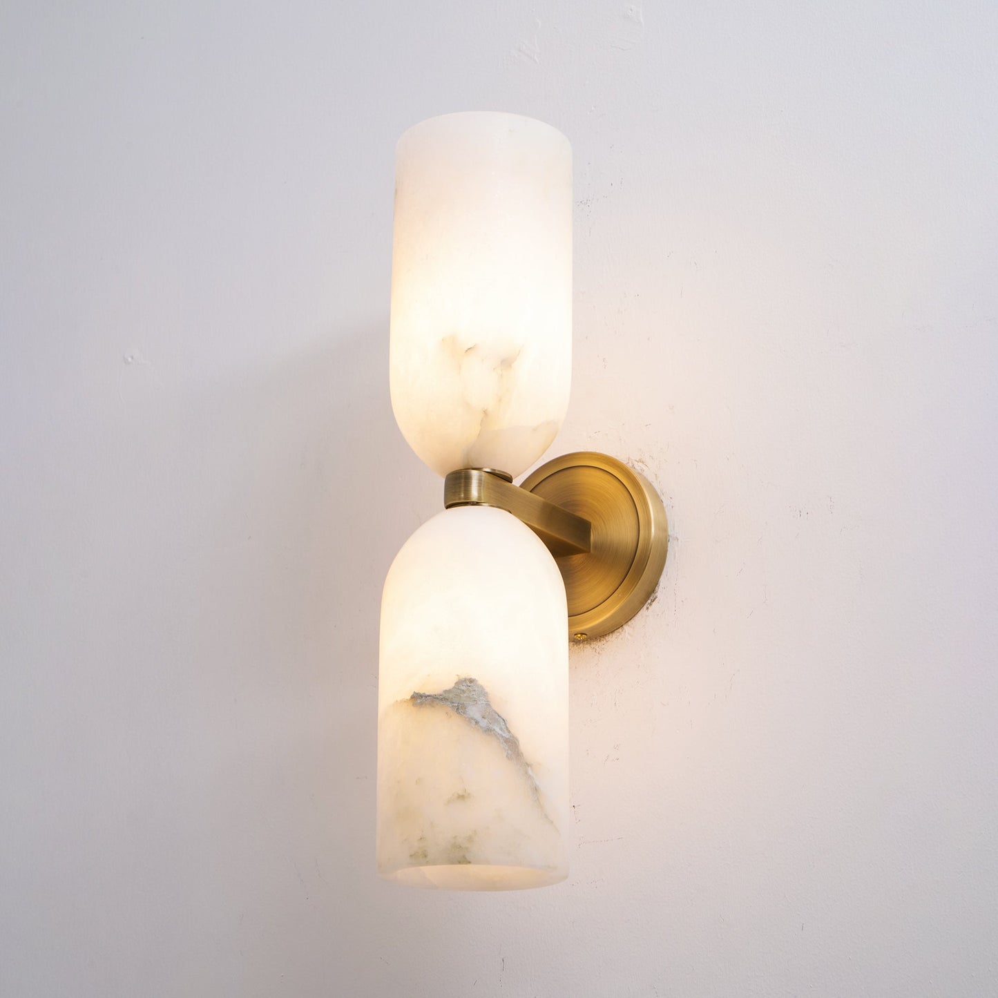 Tandem Alabaster Wall Lamp - Brass & Natural Alabaster Sconce | Modern Vertical Stone Wall Light