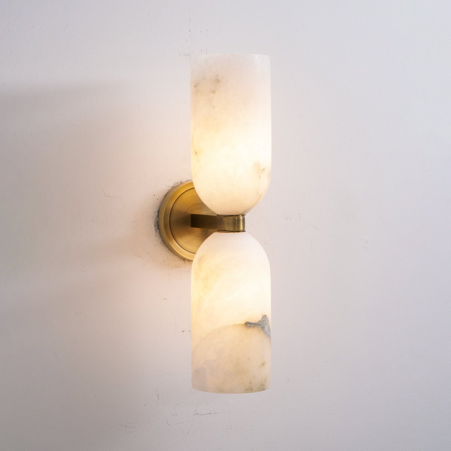 Tandem Alabaster Wall Lamp - Brass & Natural Alabaster Sconce | Modern Vertical Stone Wall Light