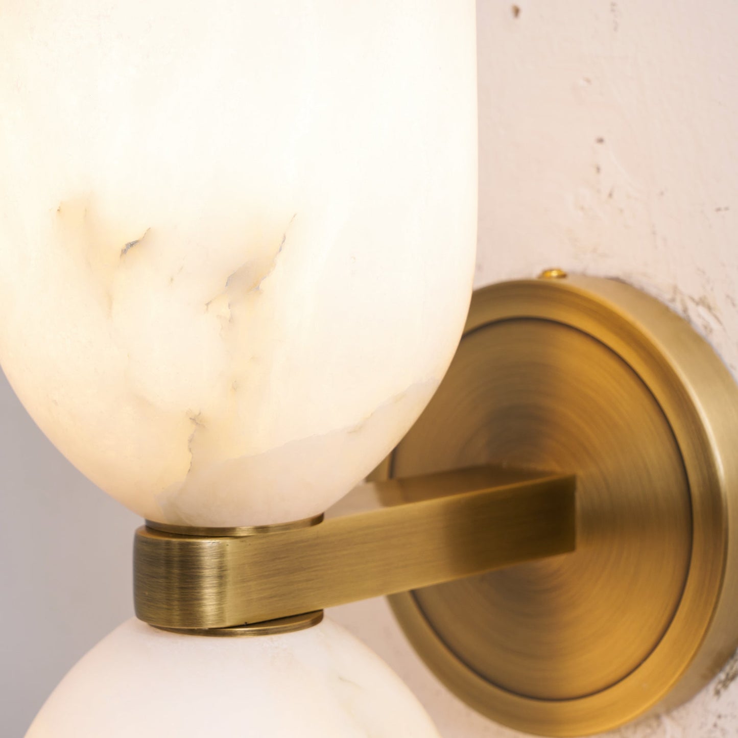 Tandem Alabaster Wall Lamp - Brass & Natural Alabaster Sconce | Modern Vertical Stone Wall Light
