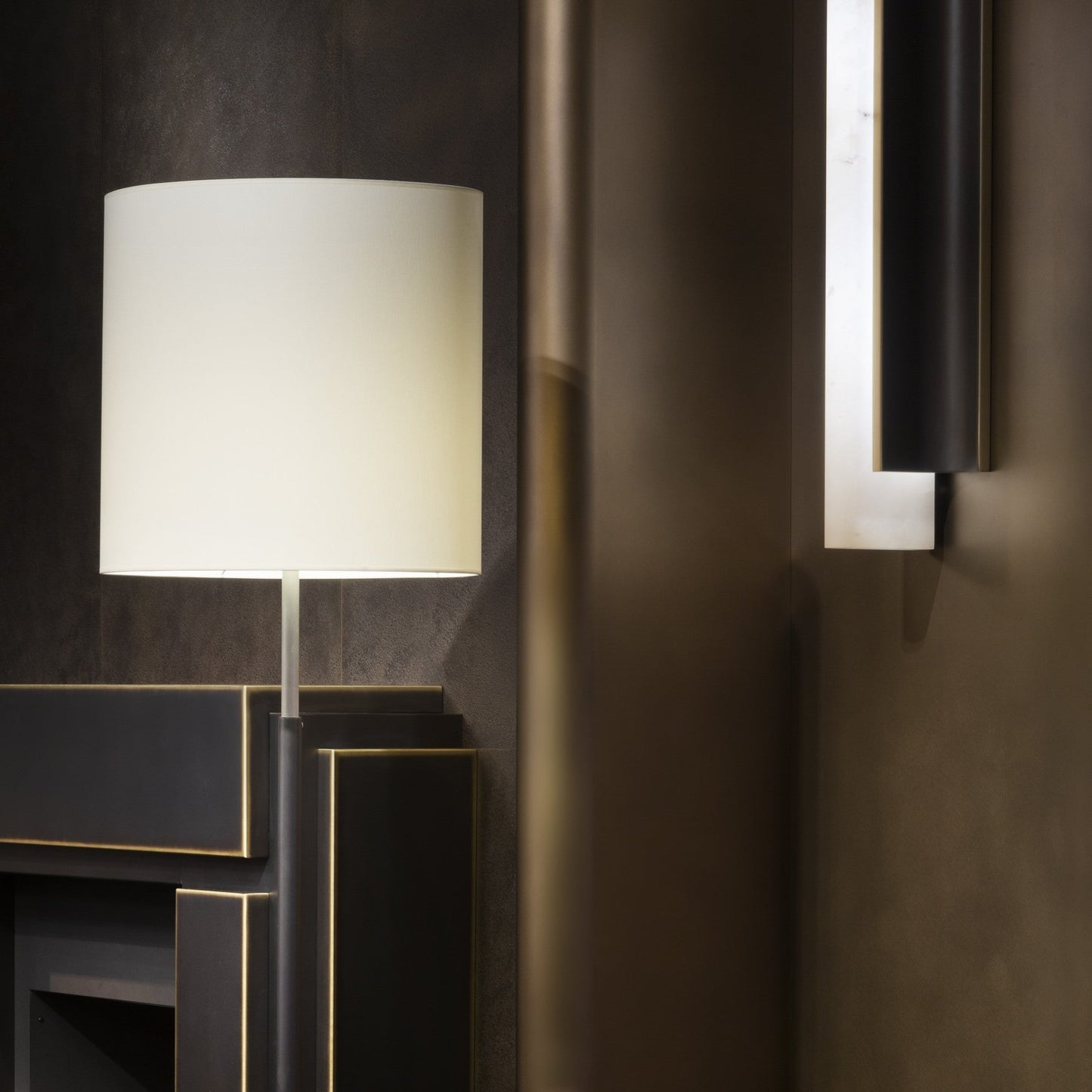 Timide Alabaster Wall Lamp - Integrated LED Brass & Natural Stone Sconce | Modern Minimalist Wall Light