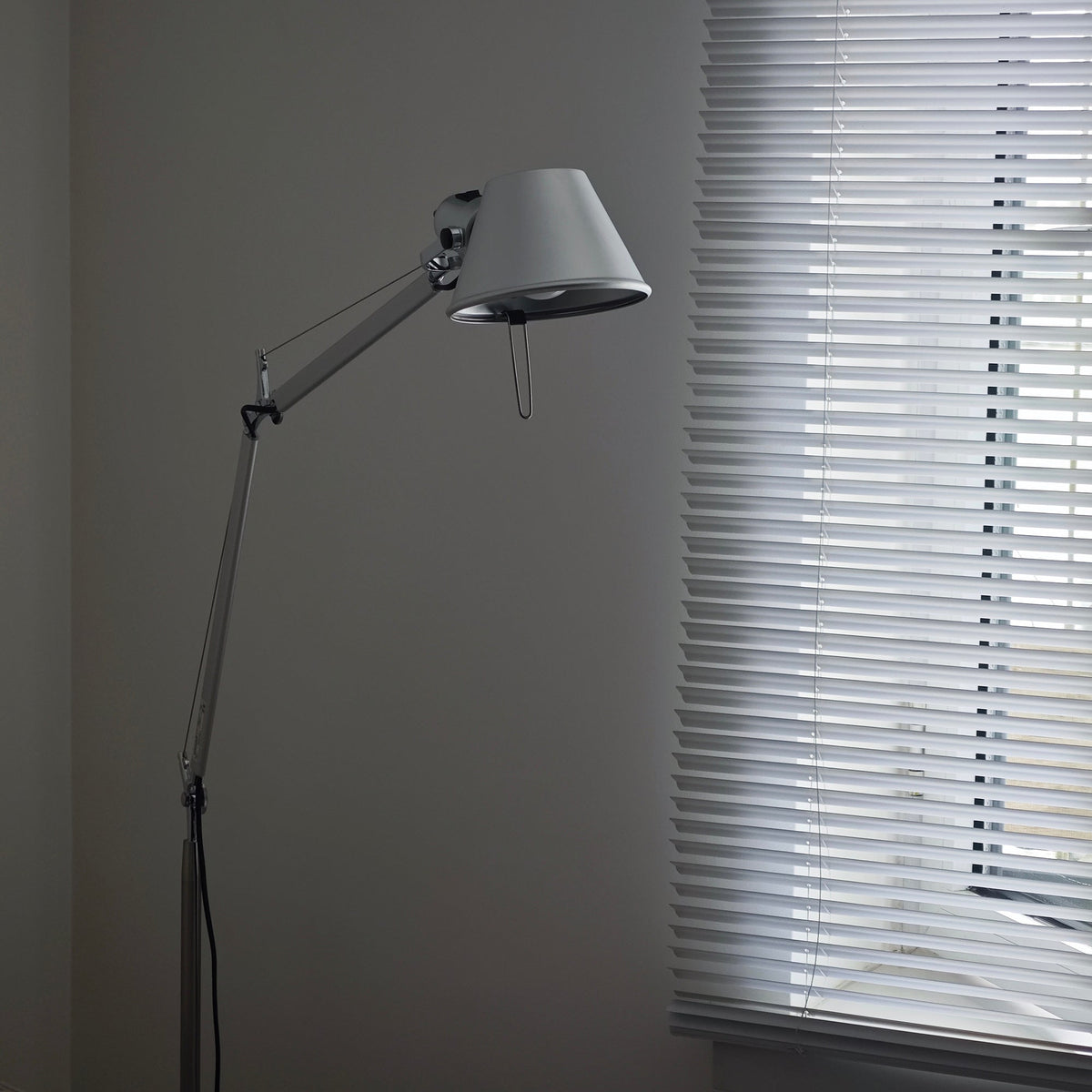 Brady Rocker Arm Floor Lamp – Adjustable Aluminum Articulating Reading Floor Light