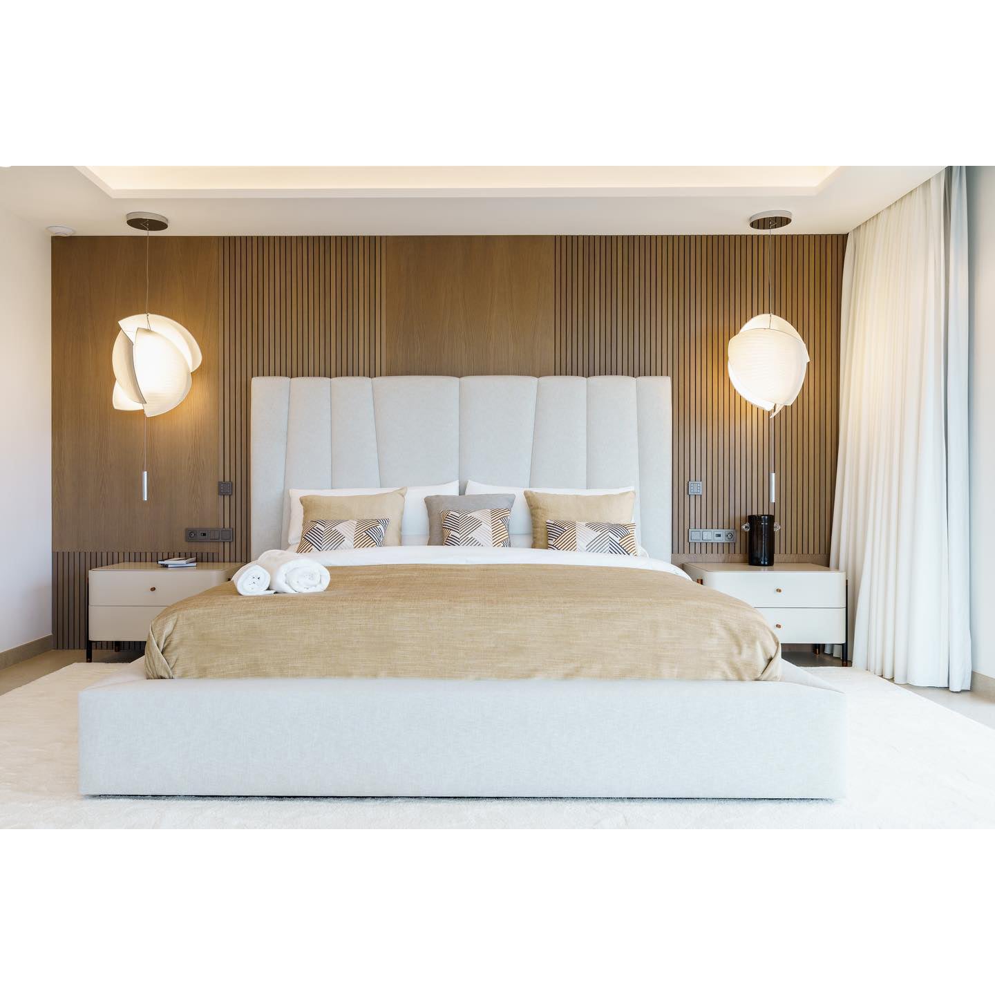 Voiles Pendant Lamp - Sculptural Asymmetric Sail Hanging Light | Japandi PE Fabric Chandelier