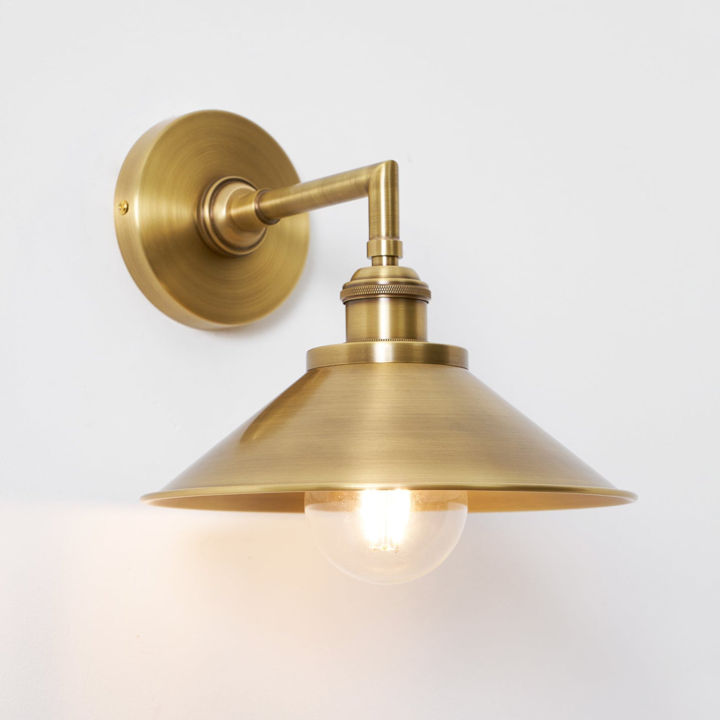 Whizzer Solid Brass Wall Sconce - Luxury Circular Backplate Lamp | Intricate Detailed Detail Bedside Light | E12 Base