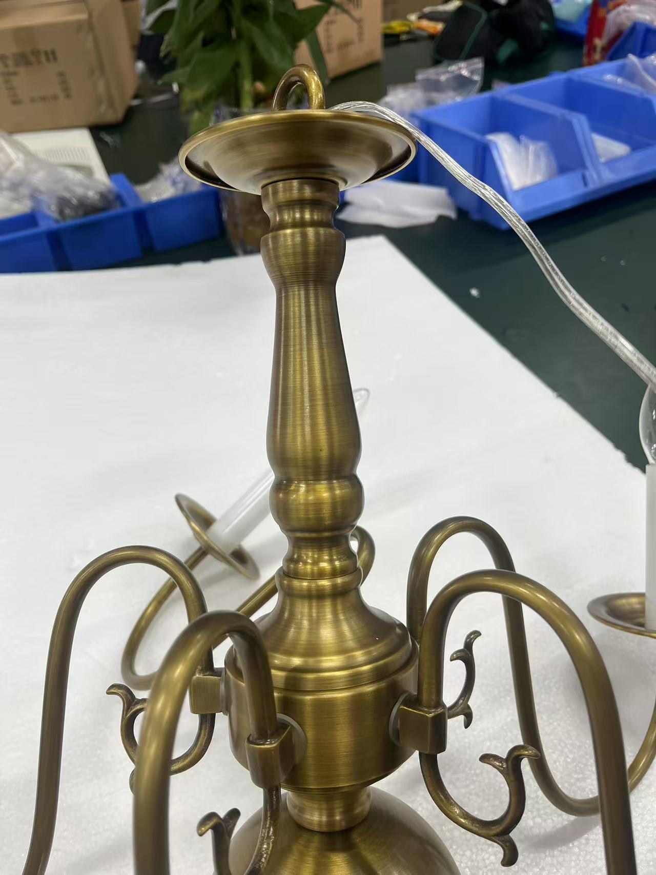 Williamsburg Luxury Brass Chandelier - Classic 5-Light Colonial Hanging Pendant | Traditional Multi-Arm Island Lamp | E14 Base