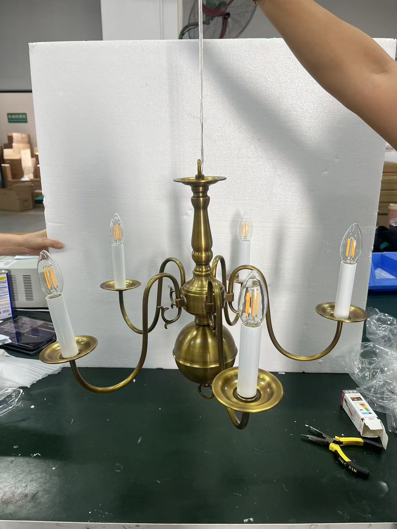 Williamsburg Luxury Brass Chandelier - Classic 5-Light Colonial Hanging Pendant | Traditional Multi-Arm Island Lamp | E14 Base