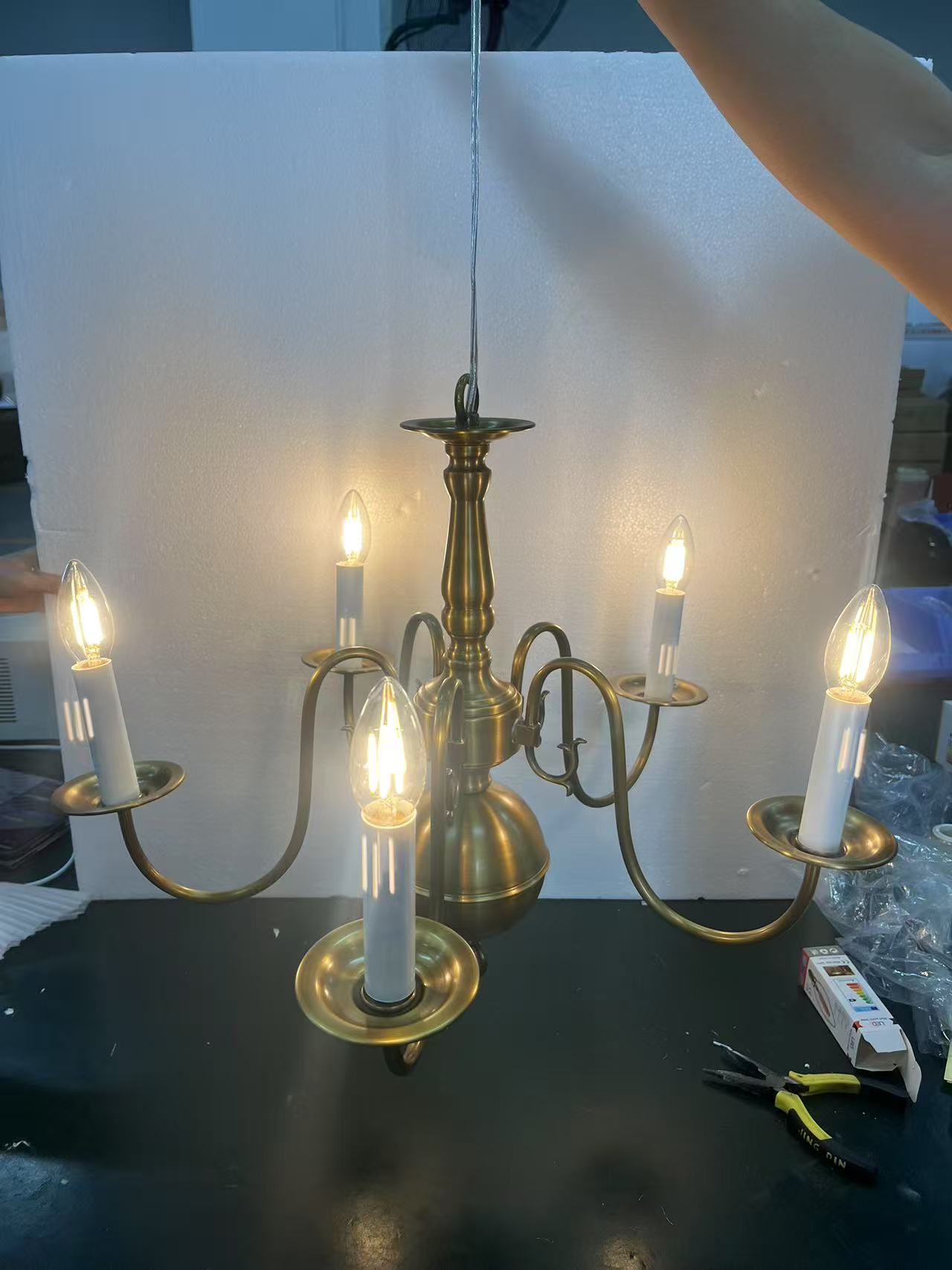 Williamsburg Luxury Brass Chandelier - Classic 5-Light Colonial Hanging Pendant | Traditional Multi-Arm Island Lamp | E14 Base