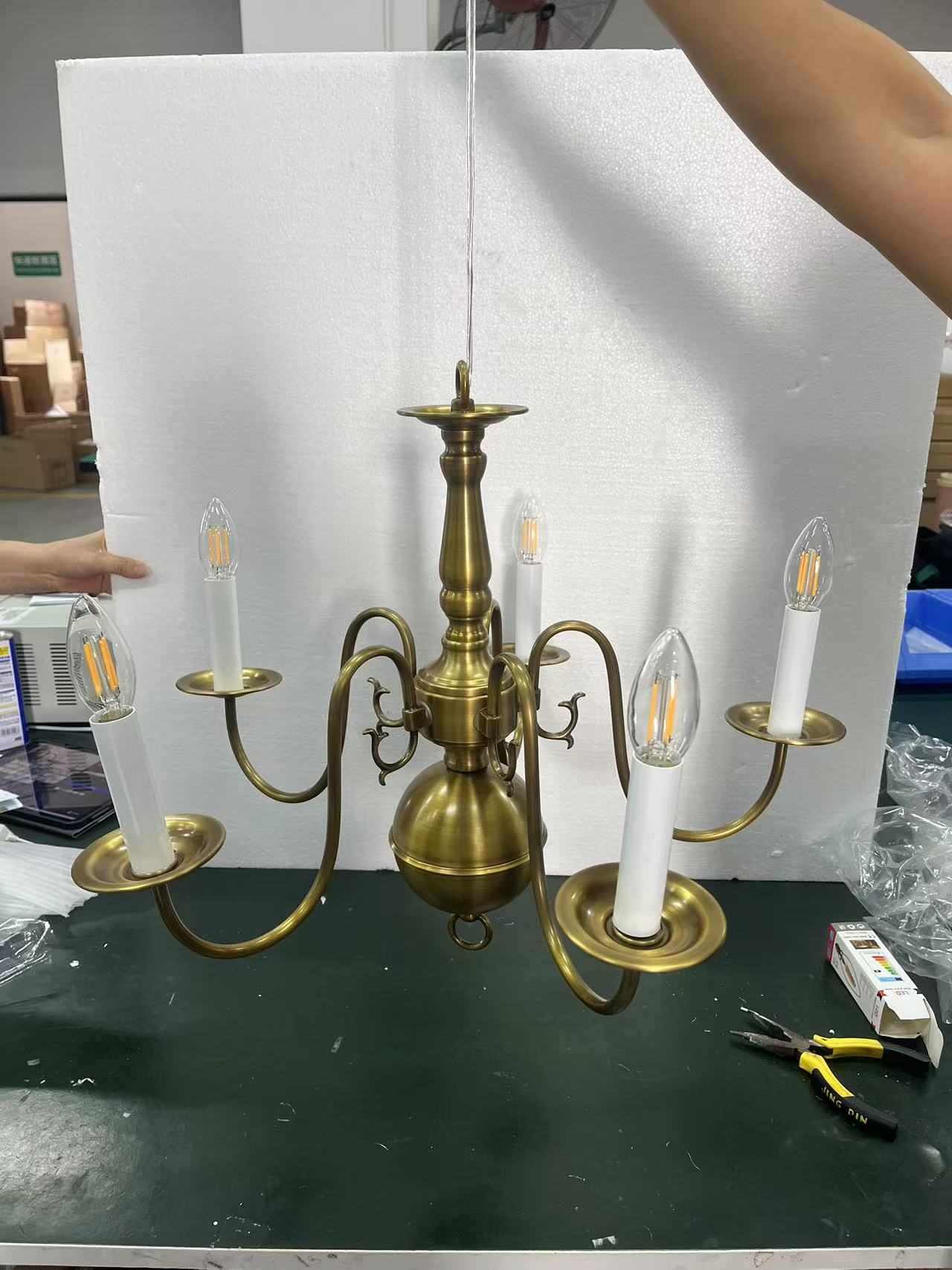 Williamsburg Luxury Brass Chandelier - Classic 5-Light Colonial Hanging Pendant | Traditional Multi-Arm Island Lamp | E14 Base