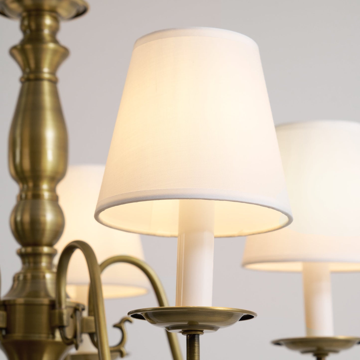 Williamsburg Luxury Brass Chandelier - Classic 5-Light Colonial Hanging Pendant | Traditional Multi-Arm Island Lamp | E14 Base