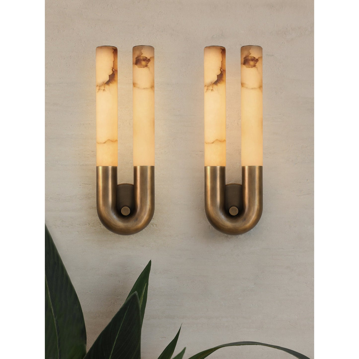 Zeme Alabaster Wall Sconce - Sculptural Chain Link LED Light | Modern Natural Stone & Brass Sconce
