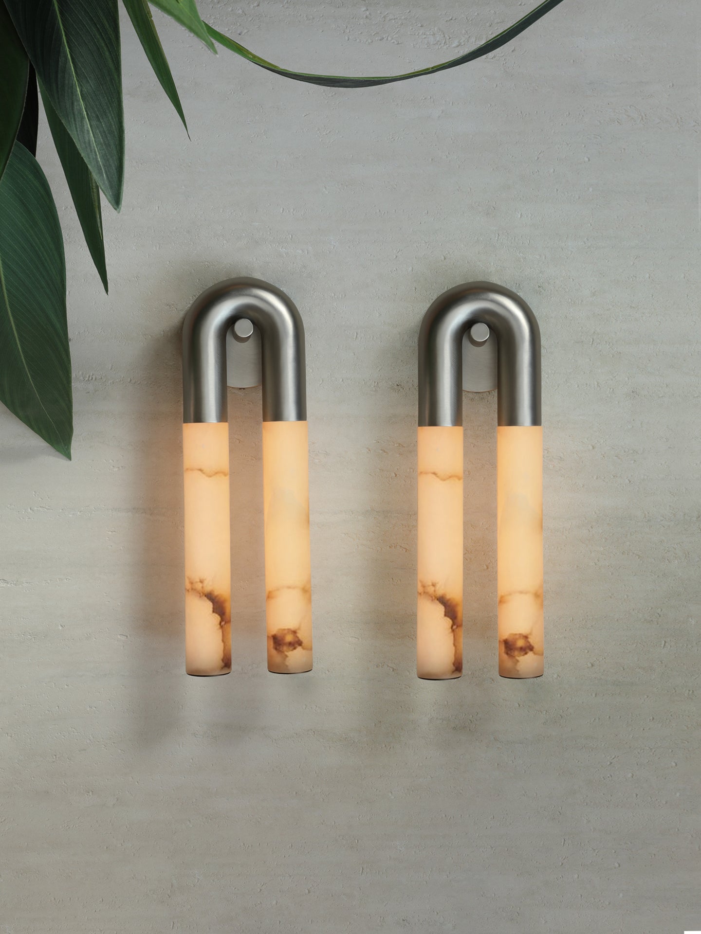 Zeme Alabaster Wall Sconce - Sculptural Chain Link LED Light | Modern Natural Stone & Brass Sconce