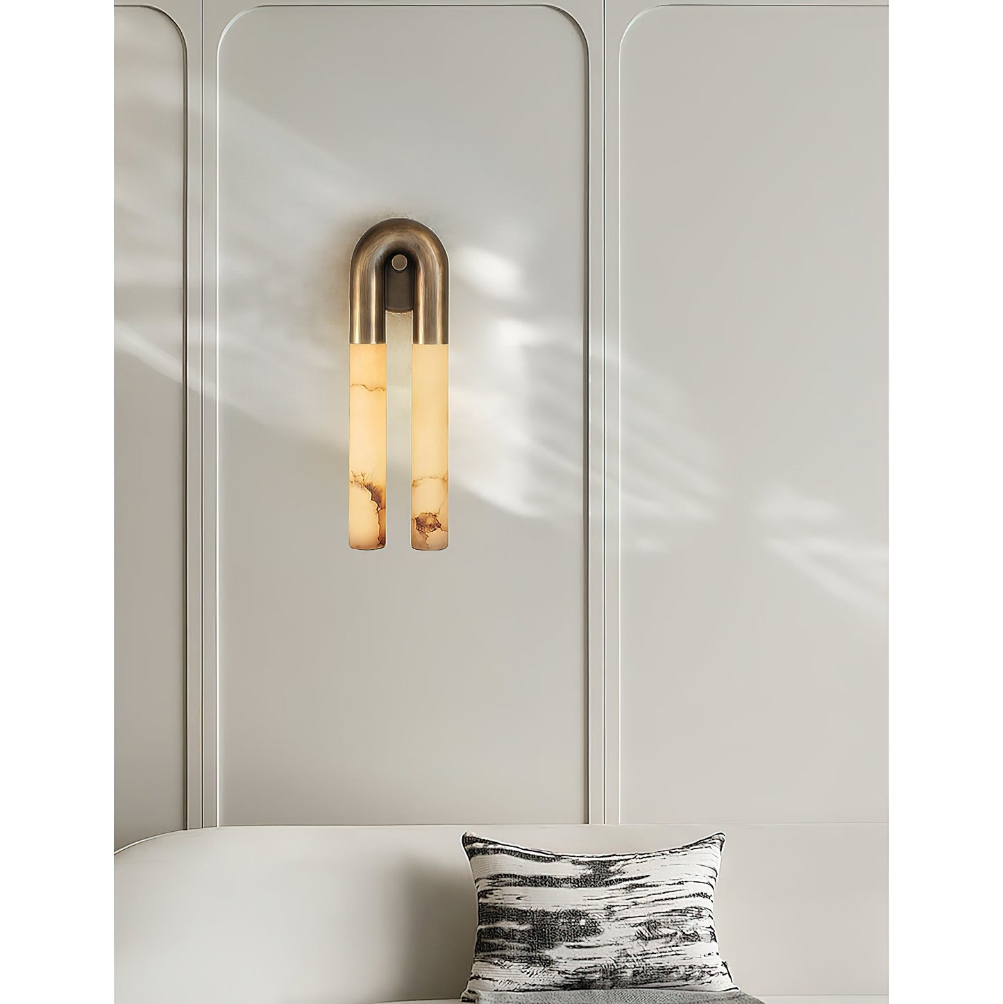 Zeme Alabaster Wall Sconce - Sculptural Chain Link LED Light | Modern Natural Stone & Brass Sconce