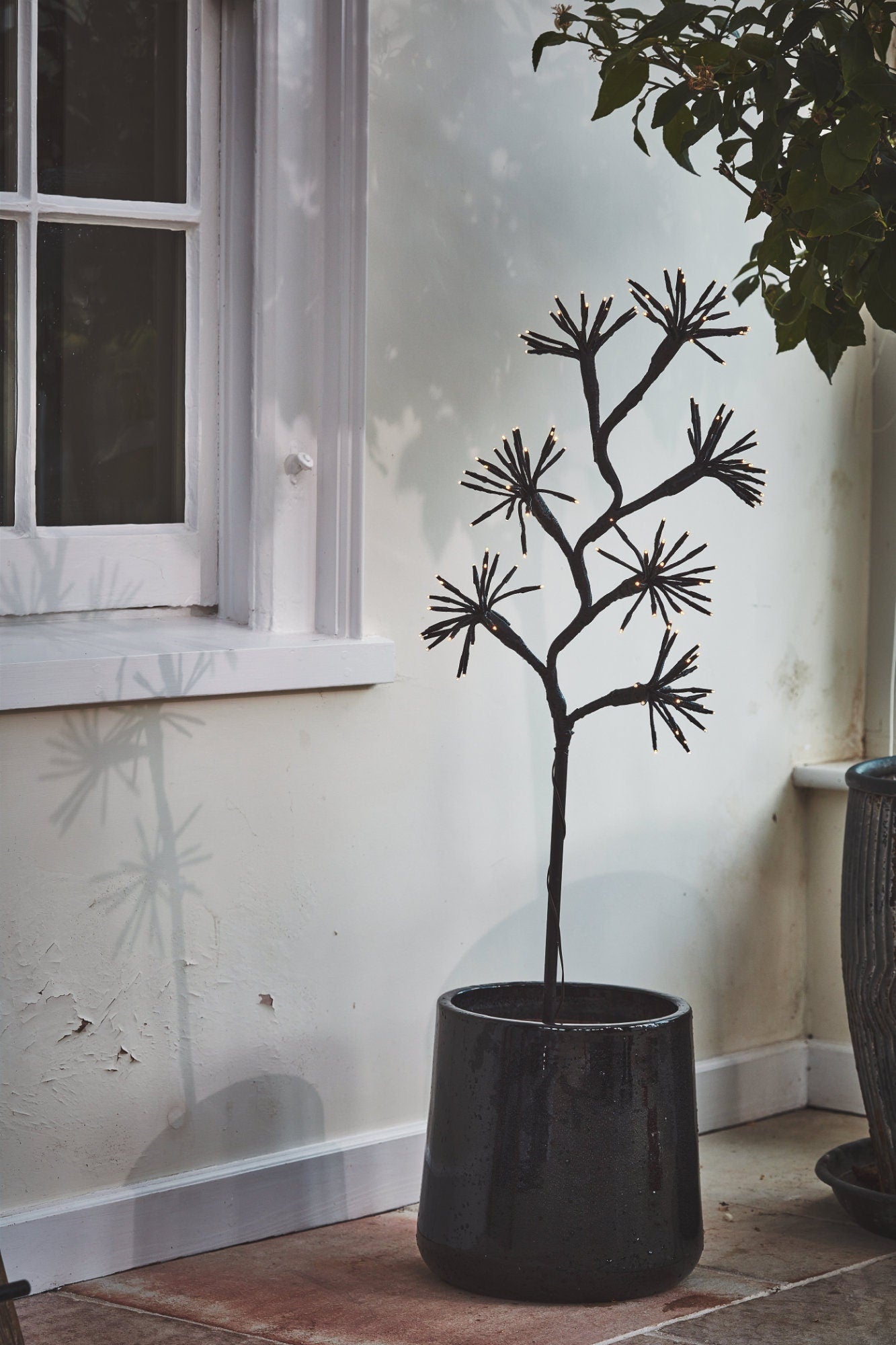 Solar Starburst Branch Light - 140 LED Dual-Powered 4ft Decorative Garden Light