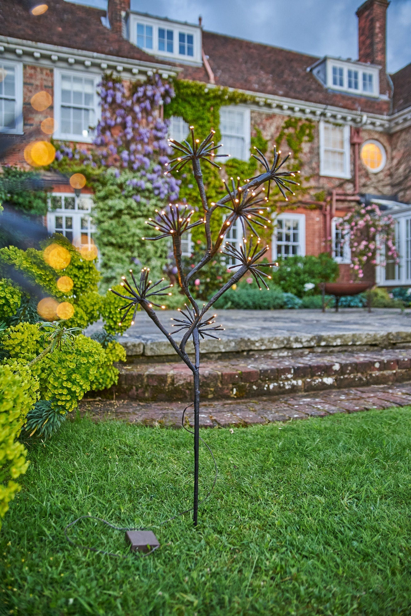 Solar Starburst Branch Light - 140 LED Dual-Powered 4ft Decorative Garden Light