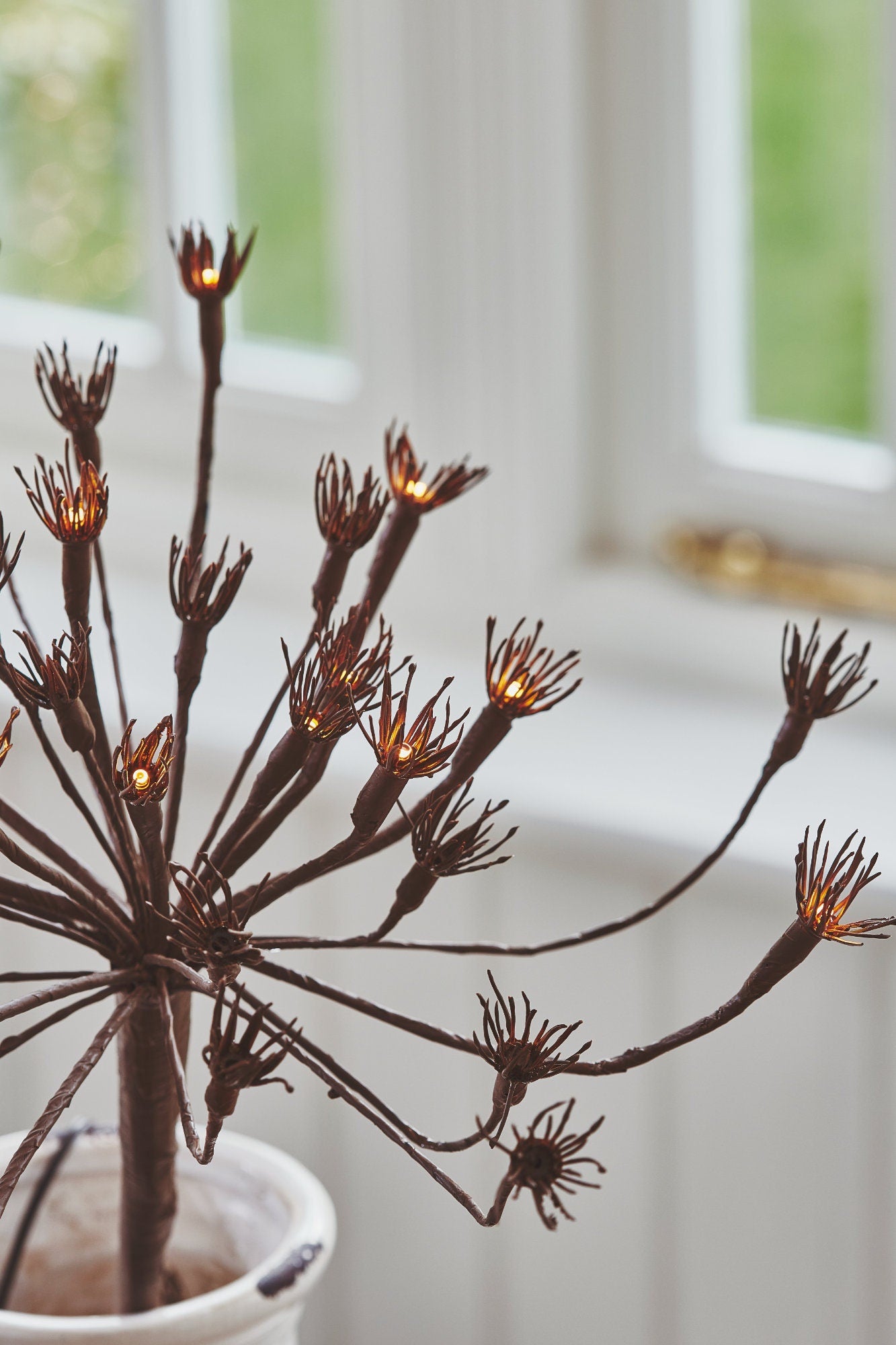 Solar Wild Fennel Light - 15 LED Dual-Powered Botanical Stake Light