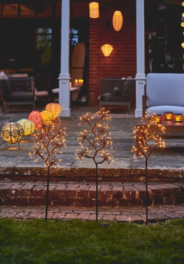 Solar Starburst Branch Light - 140 LED Dual-Powered 4ft Decorative Garden Light