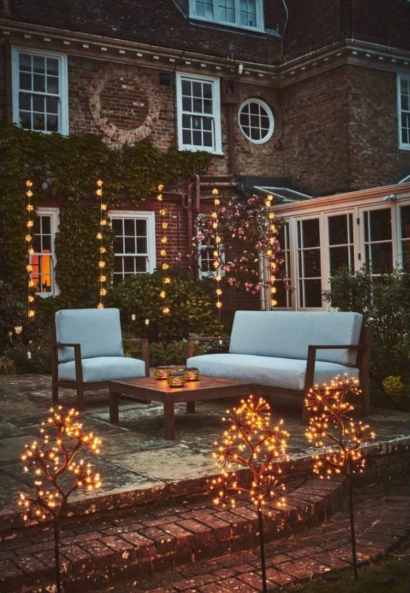 Solar Starburst Branch Light - 140 LED Dual-Powered 4ft Decorative Garden Light