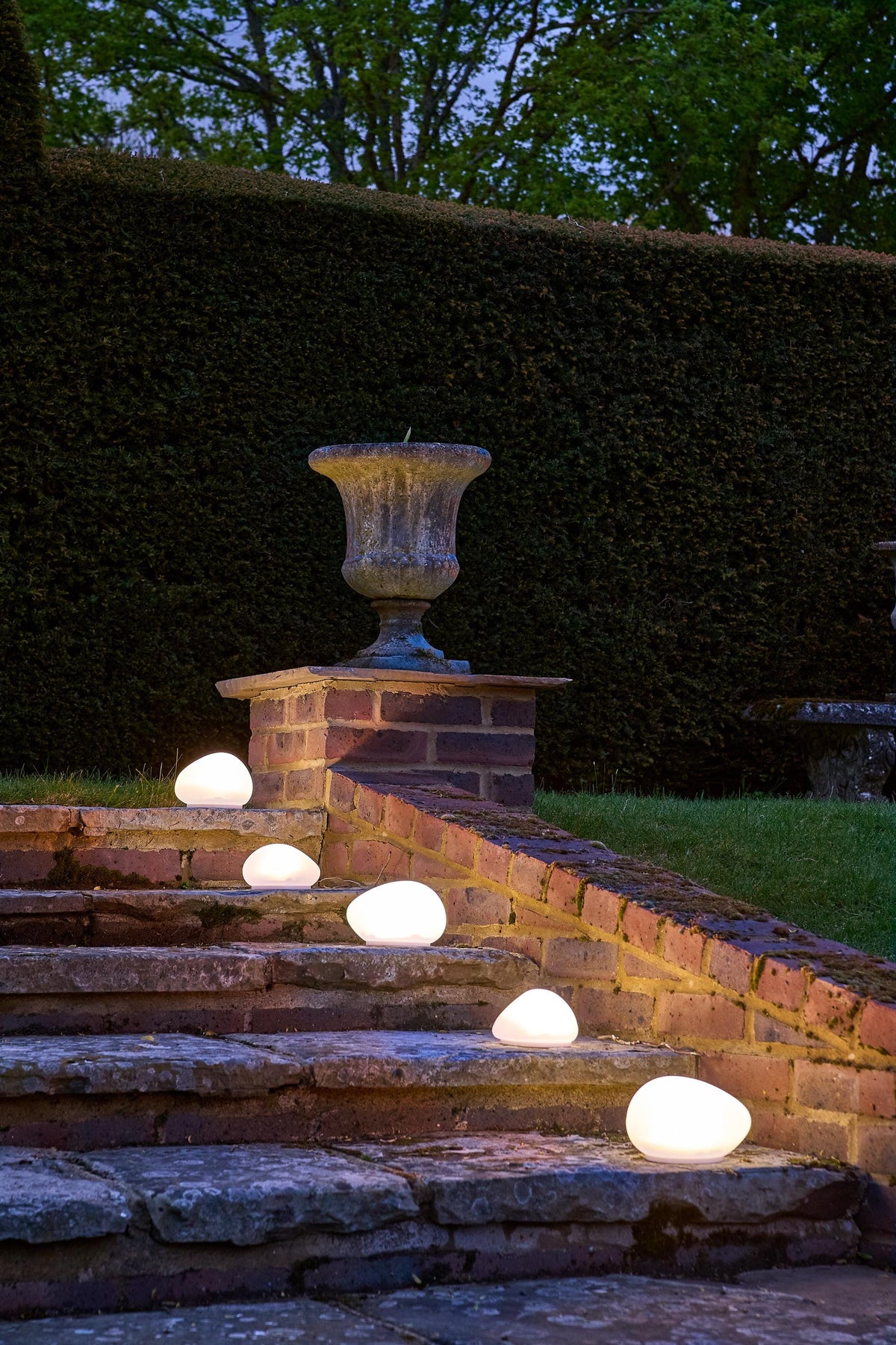 Solar Glass Pebble – Frosted Glass Solar-Powered Outdoor Garden Stone Light